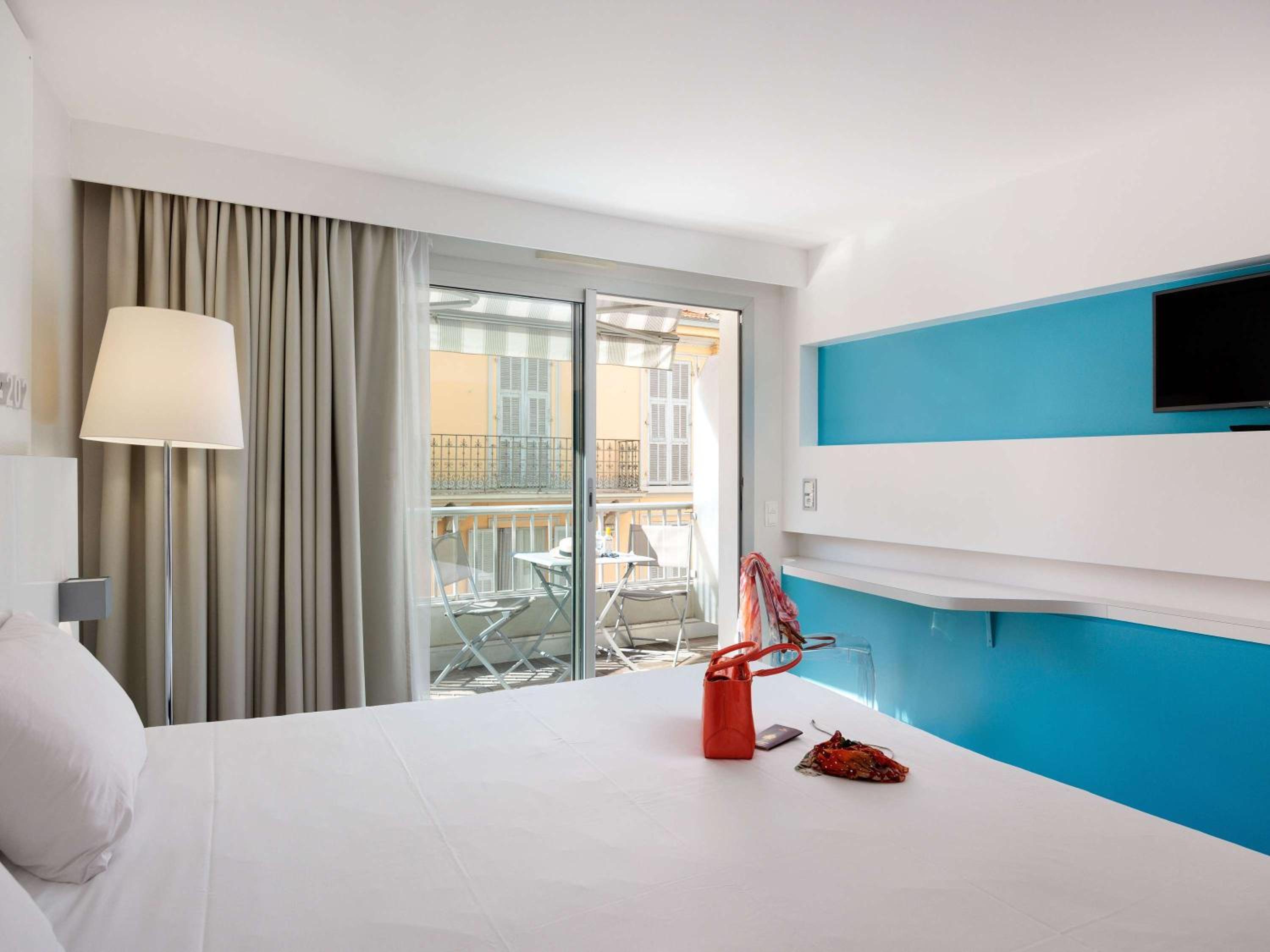 Standard Twin Room with Balcony - Photo 13