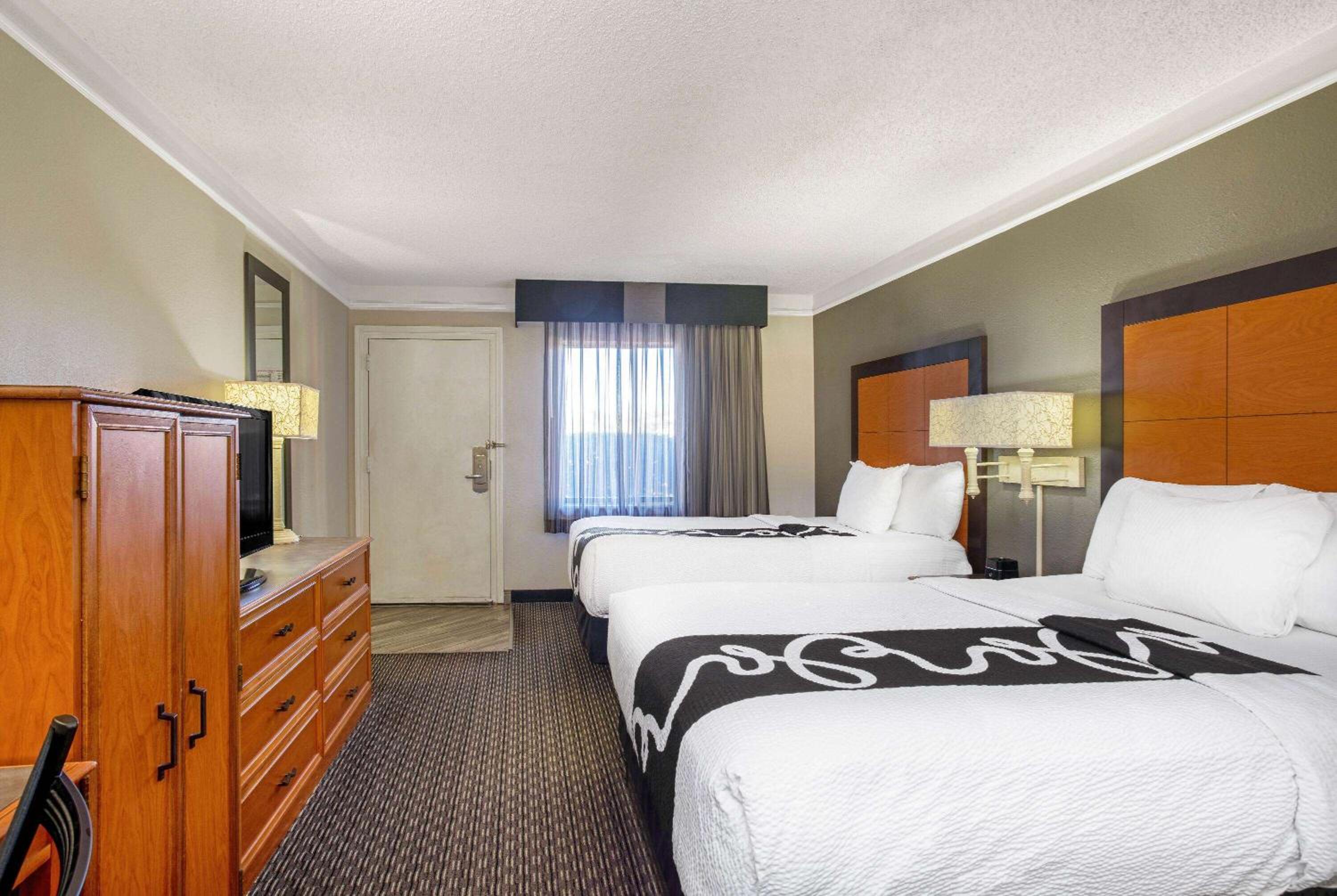 Double Room with Two Double Beds - Non Smoking  - Photo 3