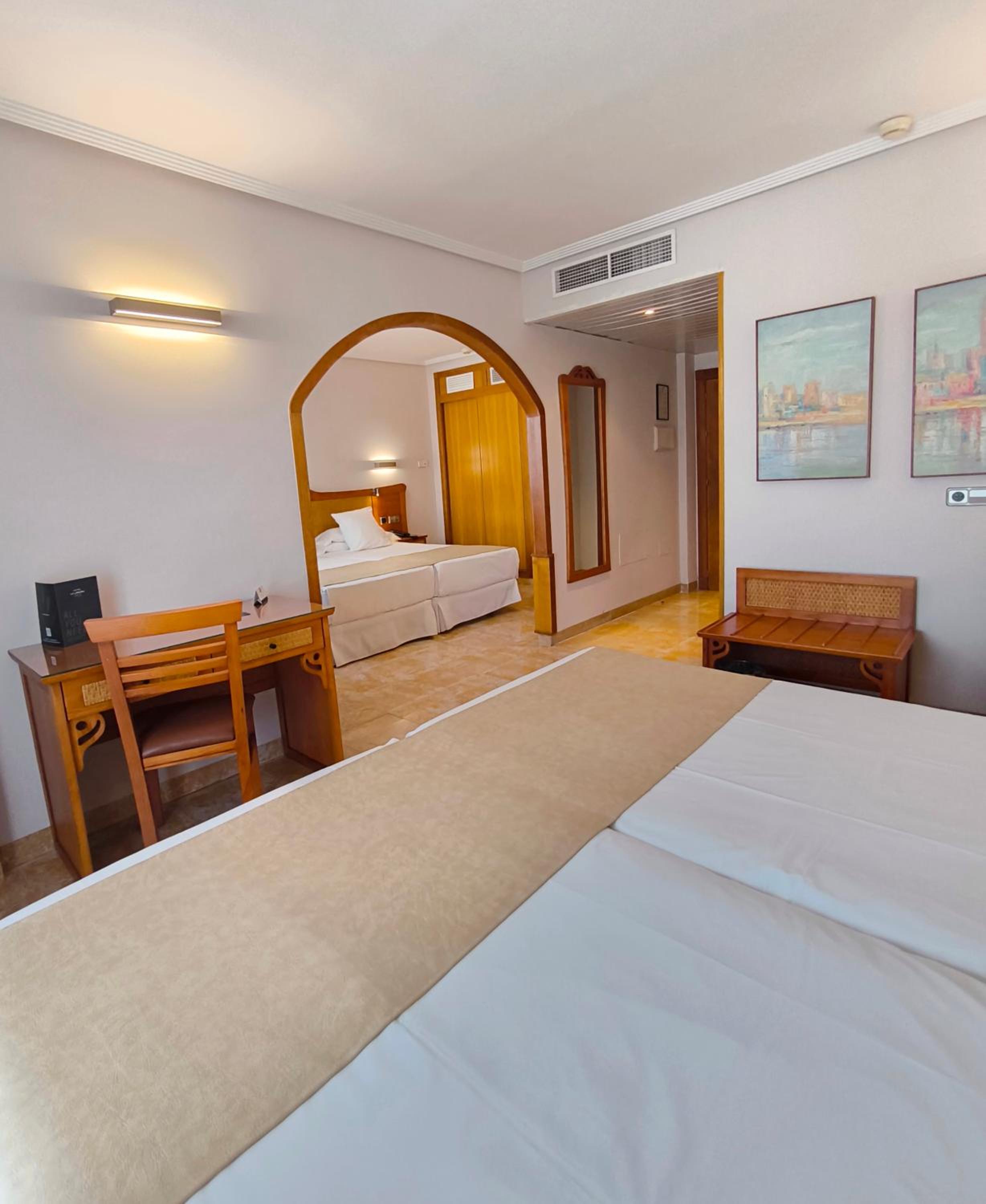 Family Junior Suite - Photo 1