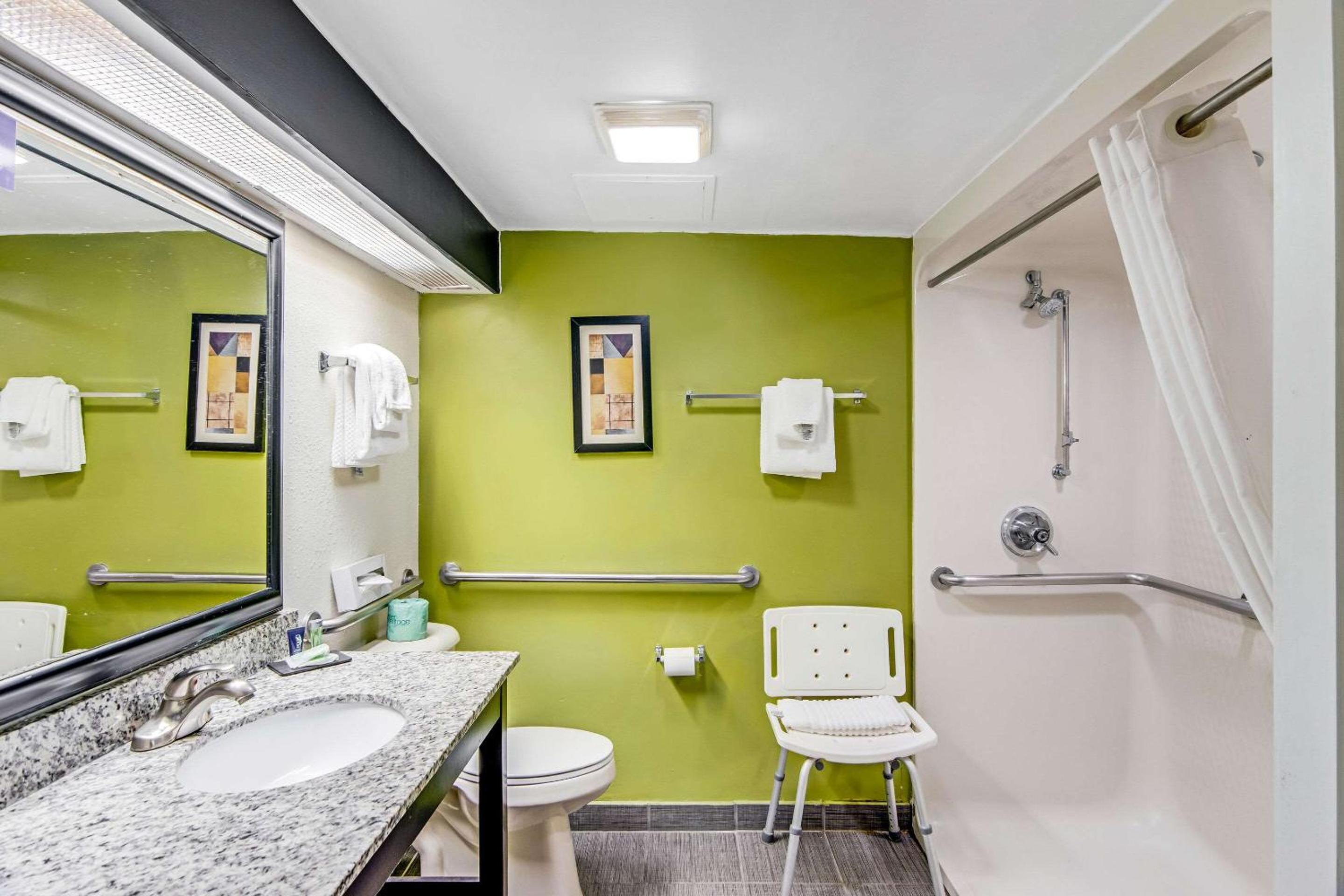 King Room - Non-Smoking - Photo 2