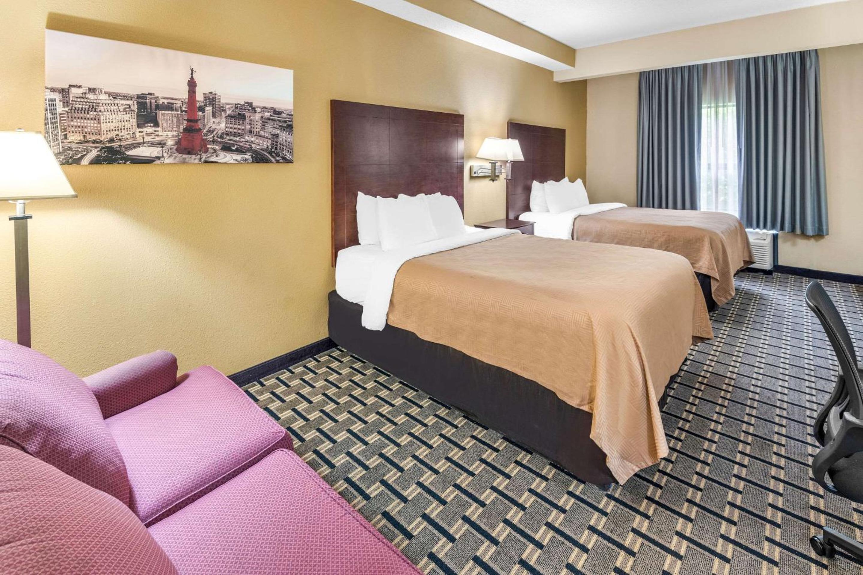 Queen Room with Two Queen Beds - Non-Smoking - Photo 1