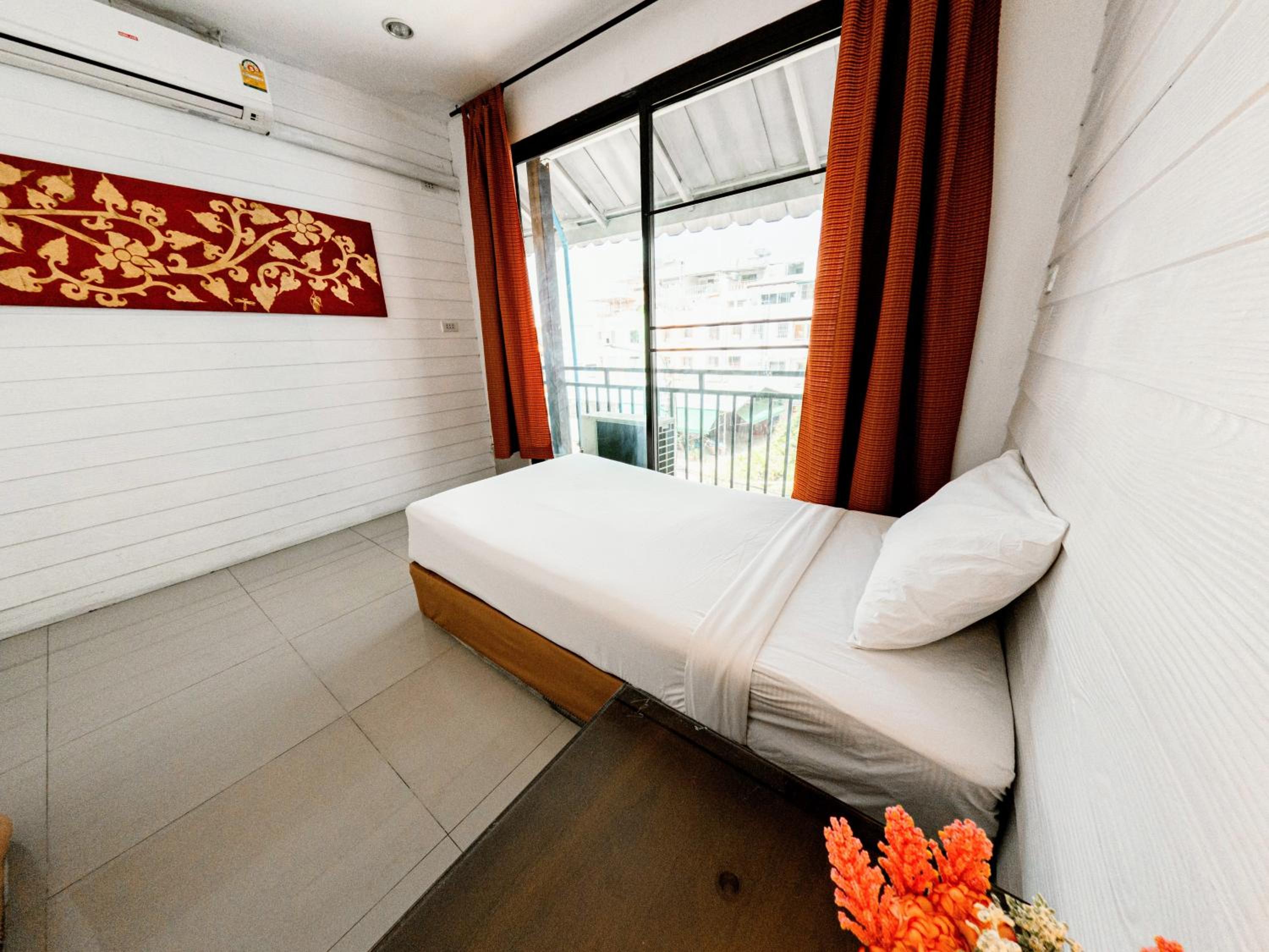 Twin Room with Private Bathroom photo 2