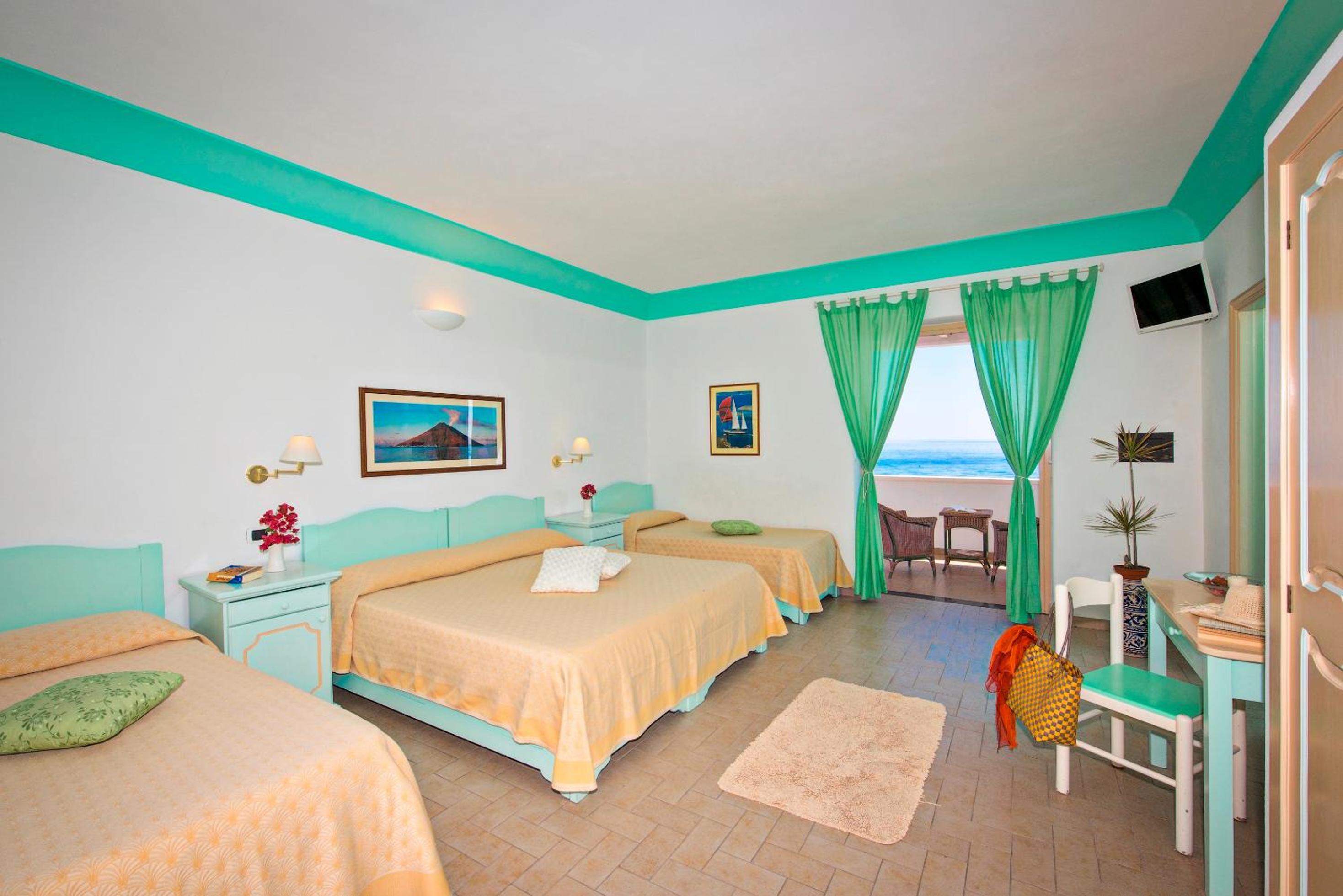 Deluxe Quadruple Room with Sea View Terrace