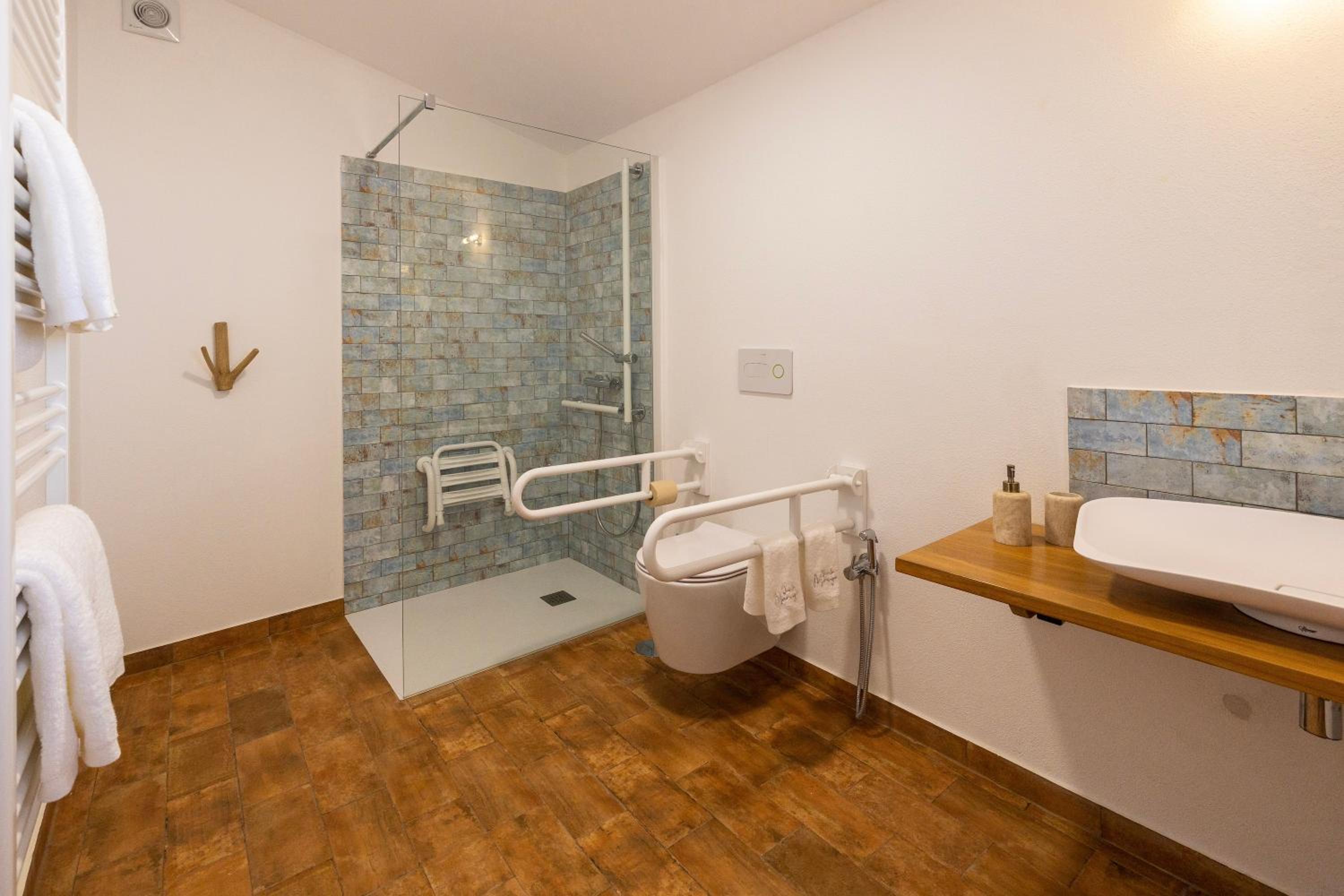 Double Room - Disability Access photo 3