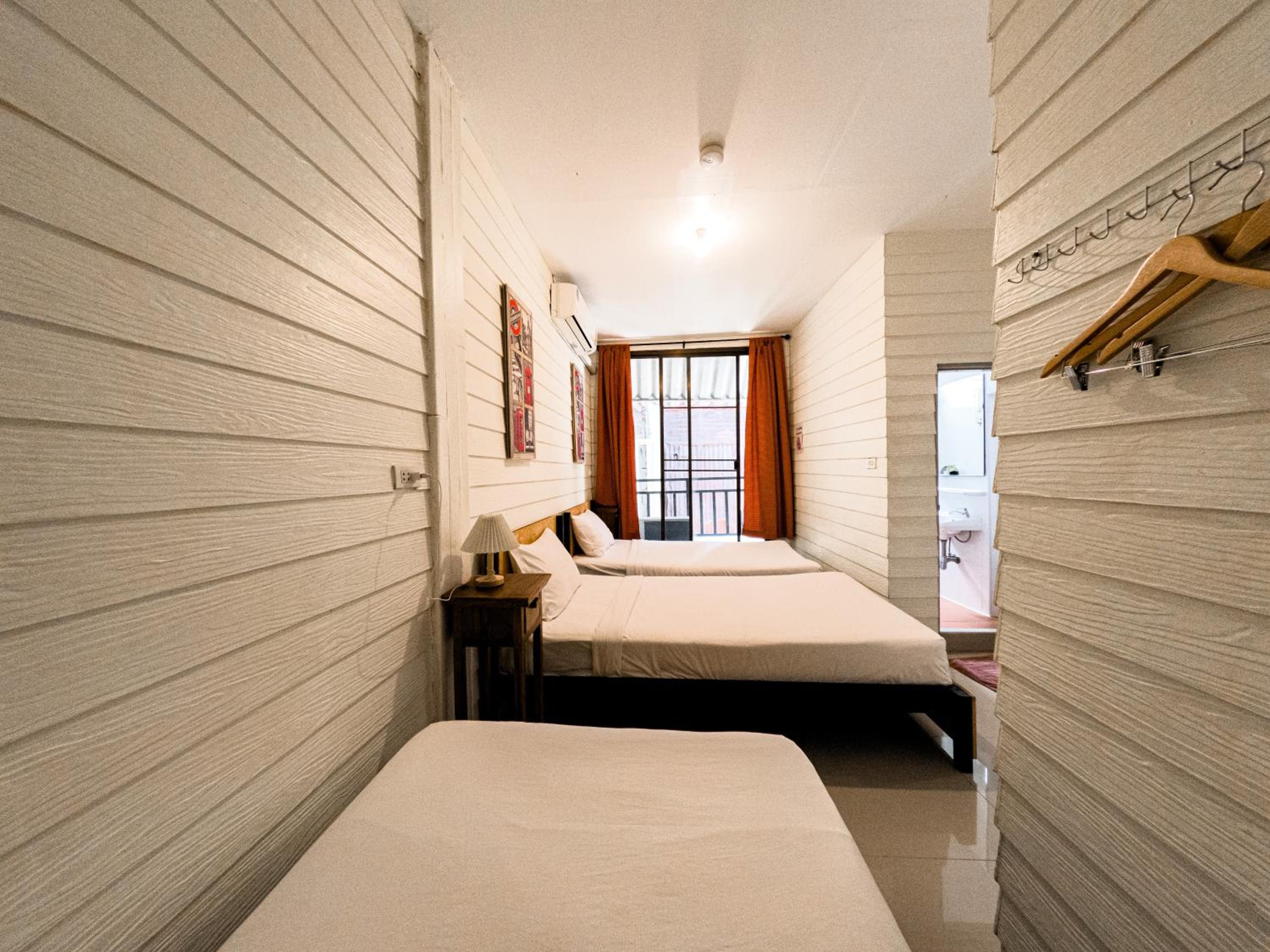 Triple Room with Private Bathroom photo 2
