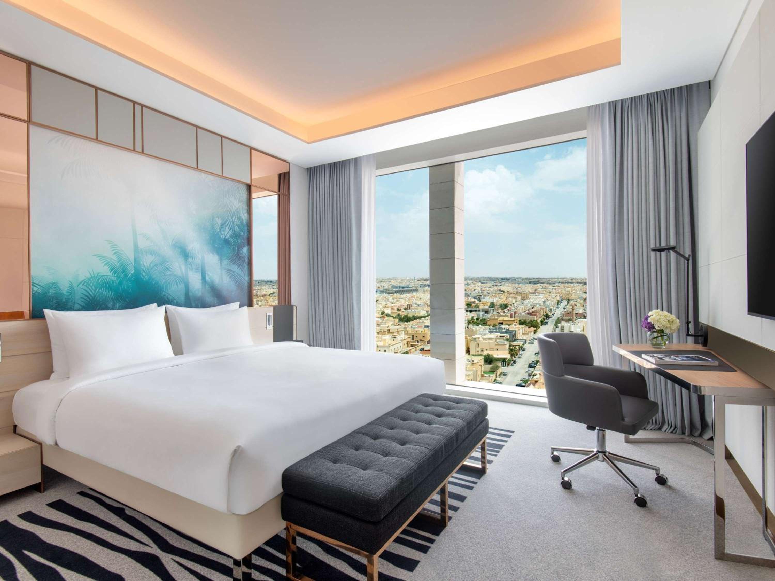 Executive Suite with One Double Bed - Photo 7