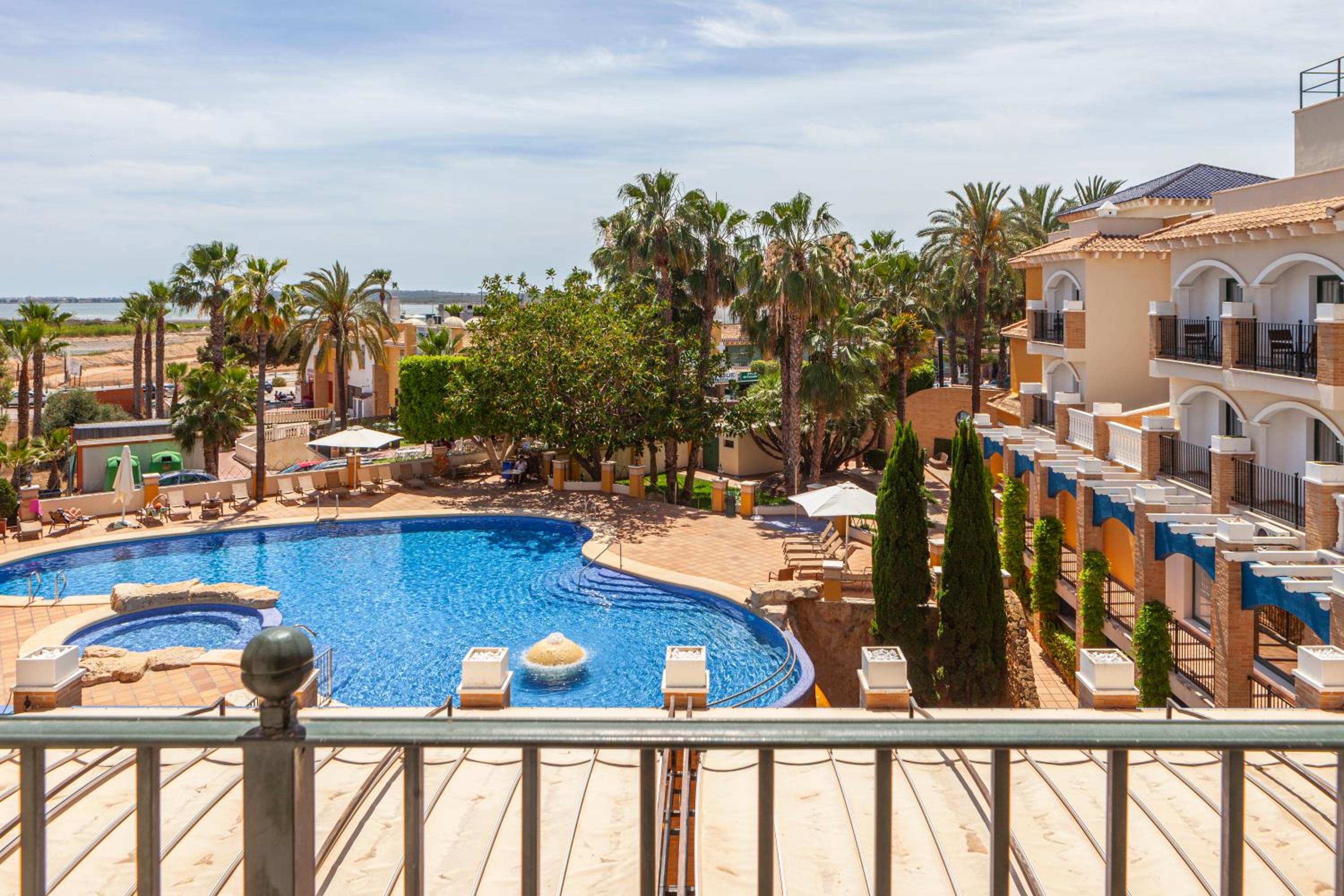 Twin Room with Pool View - Photo 2