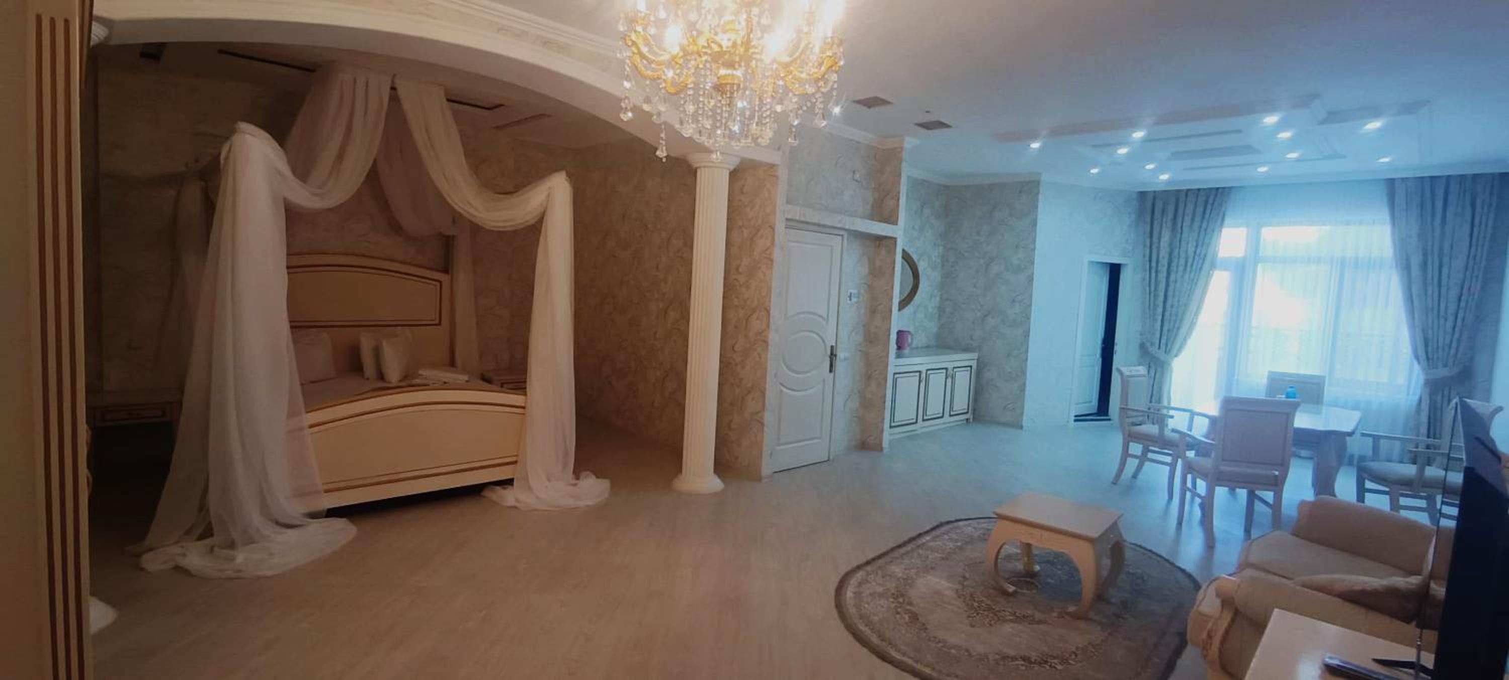 Deluxe Apartment