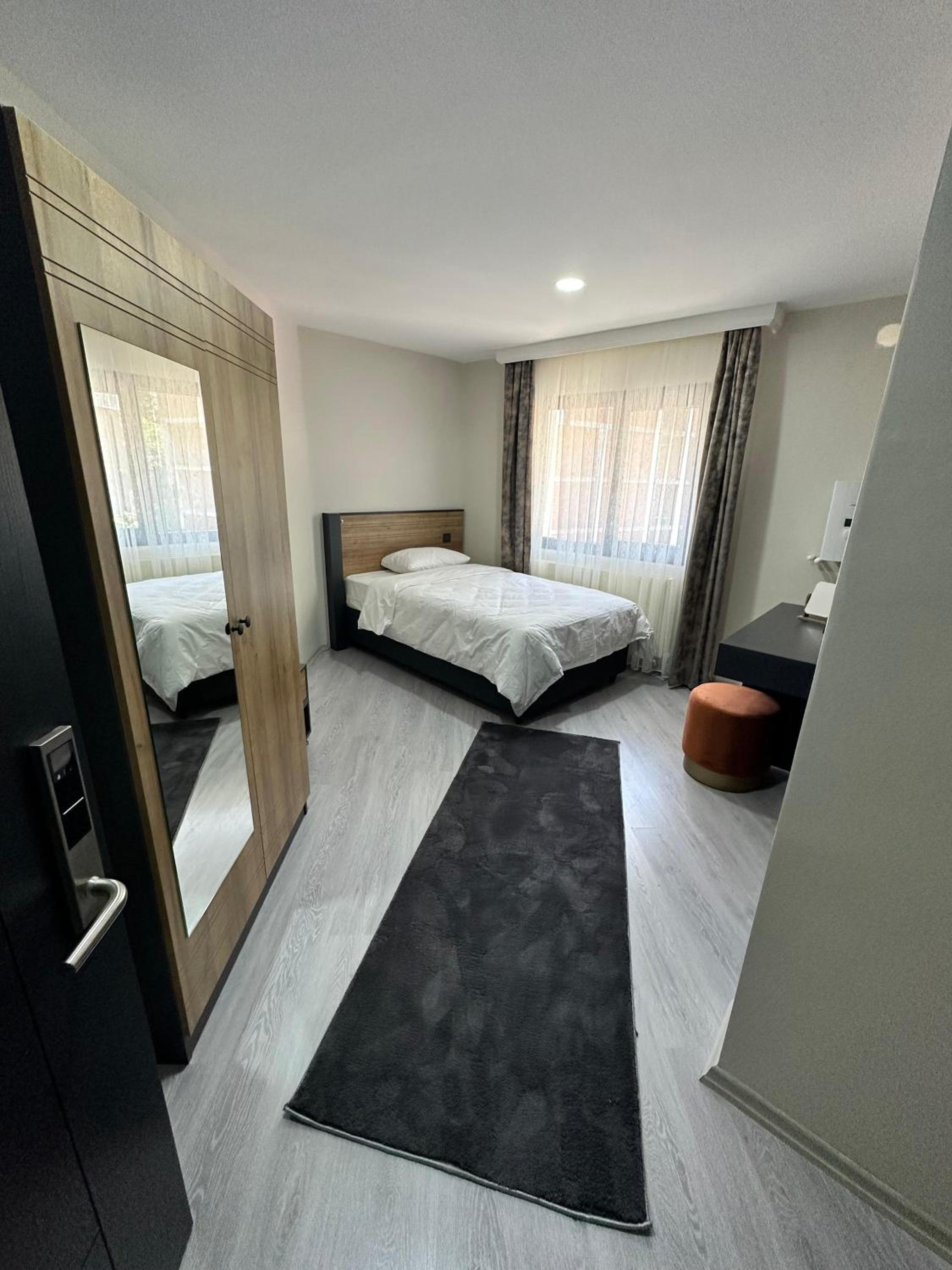 Large Single Room photo 1