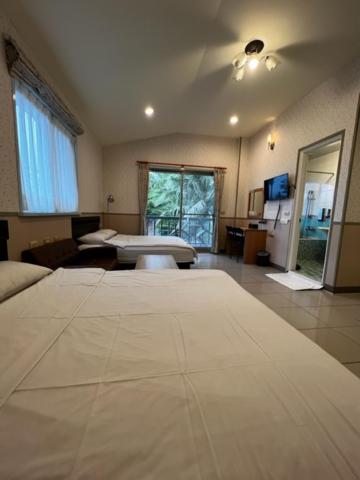 Quadruple Room with Balcony photo 3