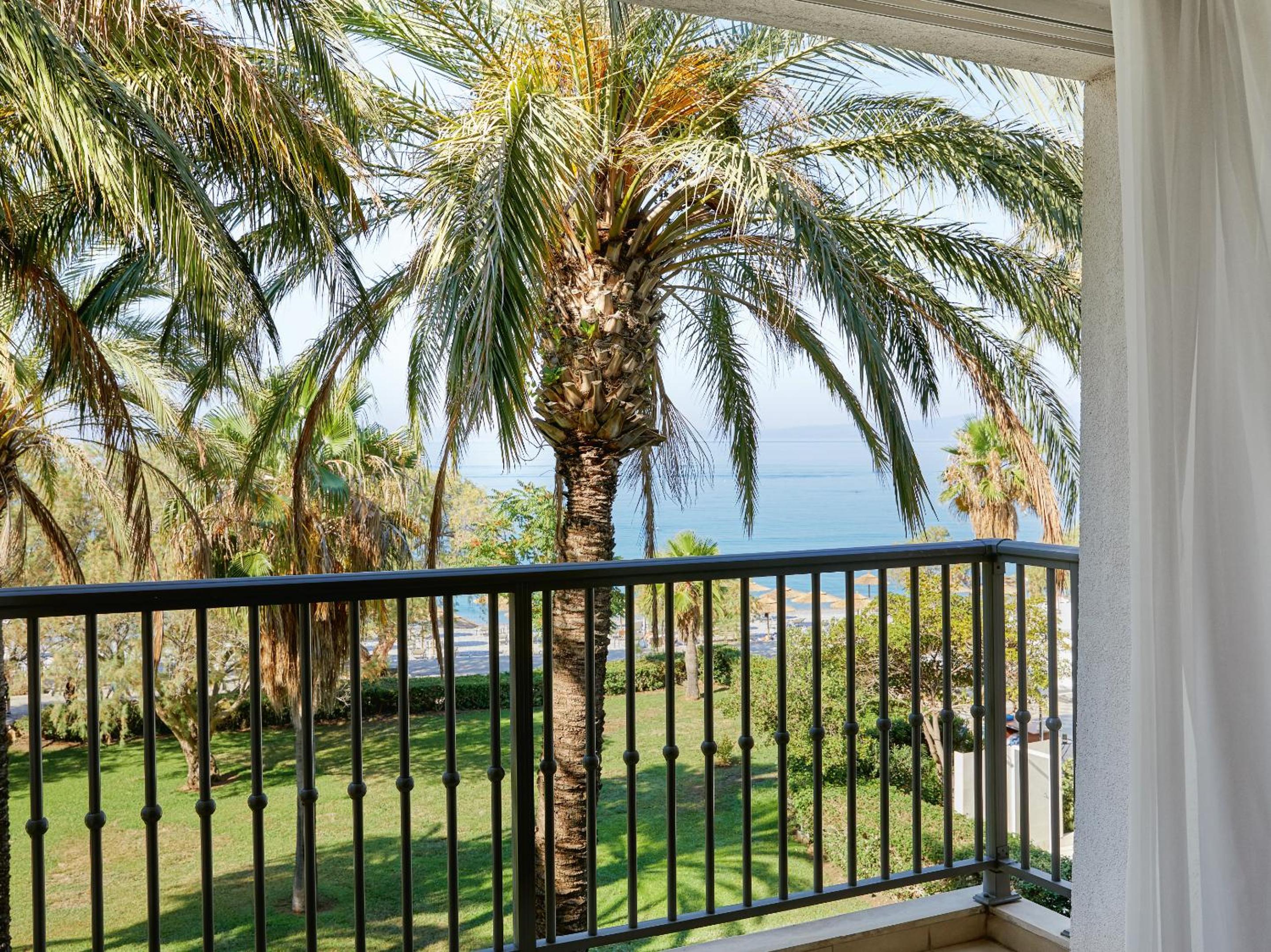 Deluxe Suite Seafront - Photo 2