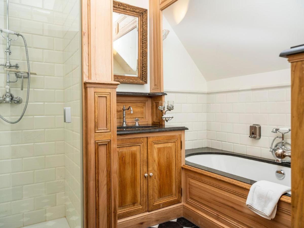 Double Room with Balcony - Photo 8