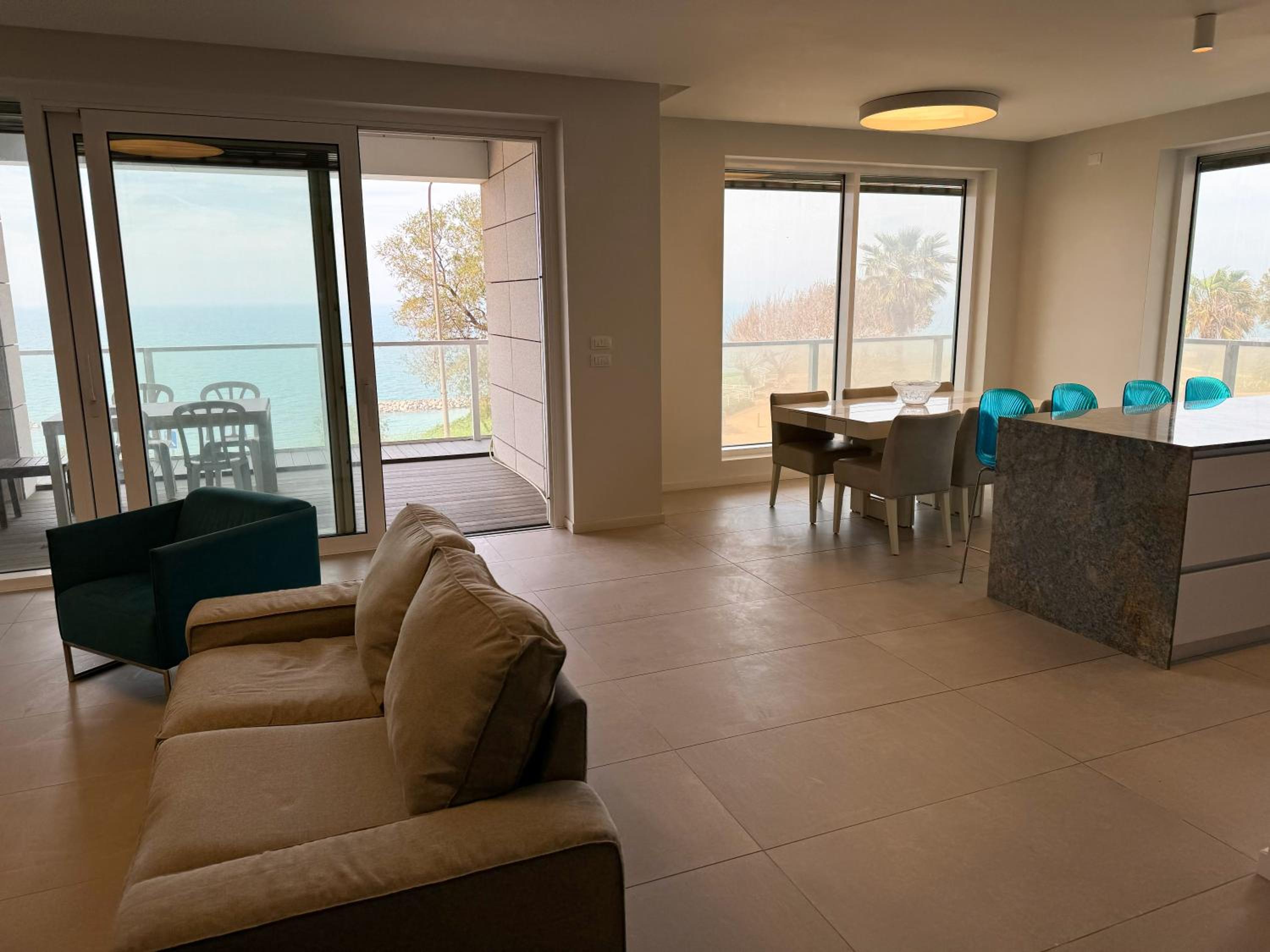 Four-Bedroom Luxury Apartment photo 3