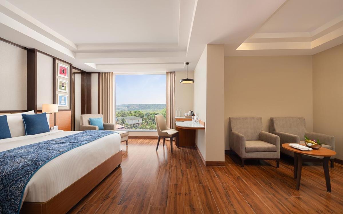 Junior Suite with 2 hours of Happy Hours on complimentary select beverages - Photo 13