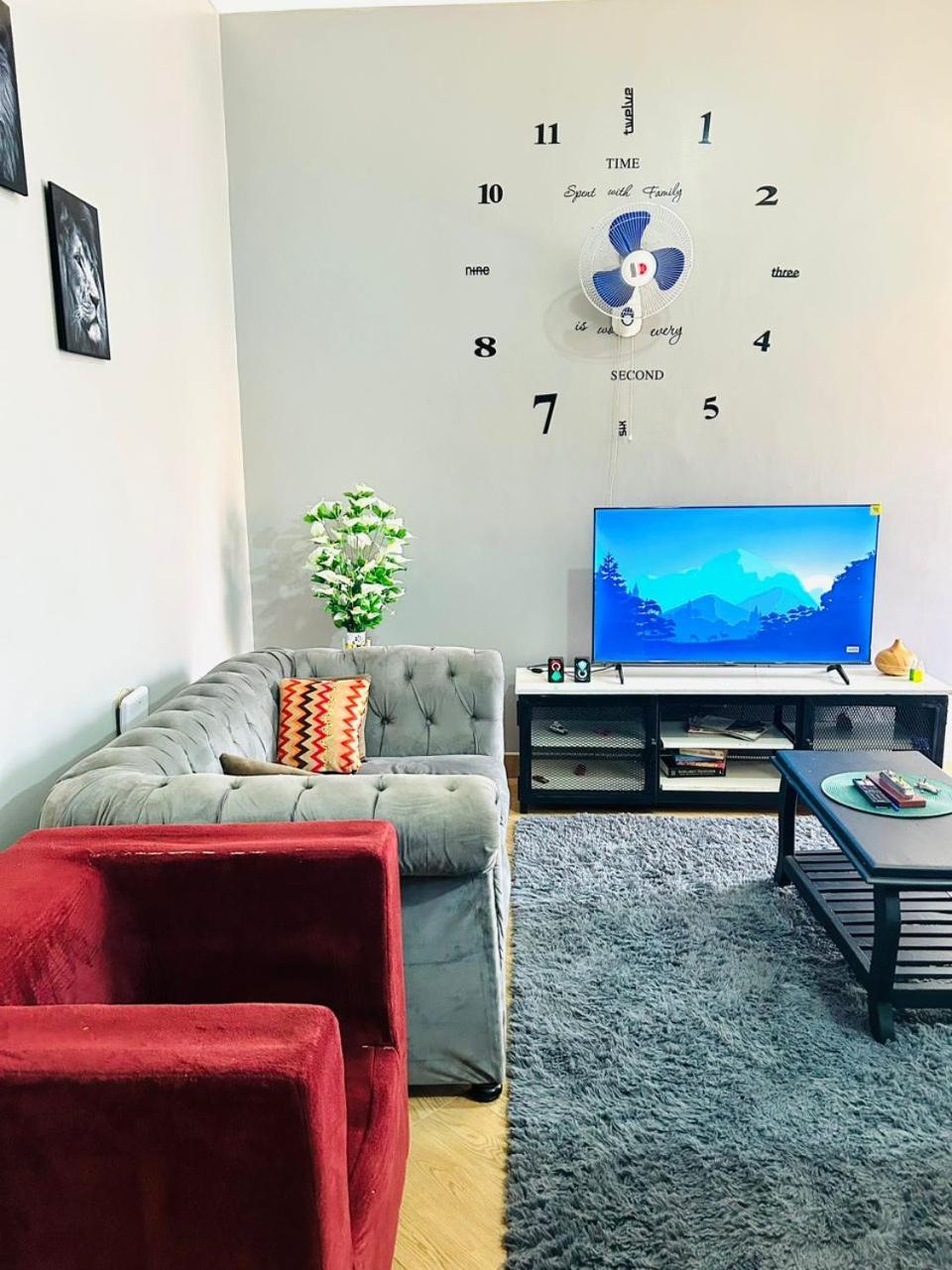 One-Bedroom Apartment photo 1