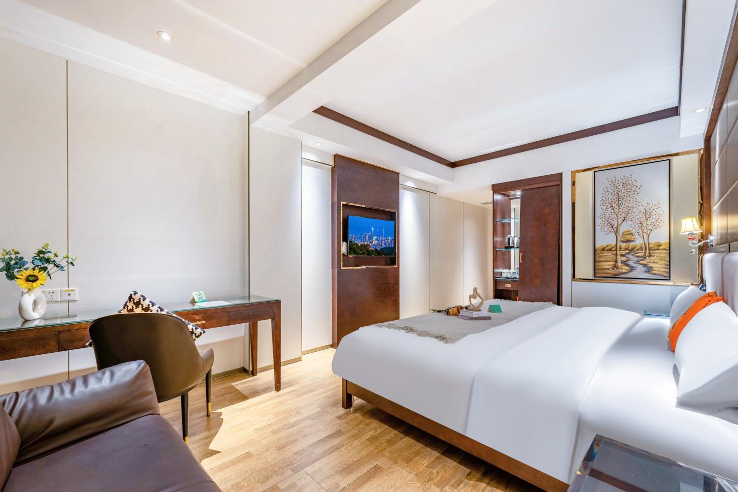 Deluxe King Room photo 2
