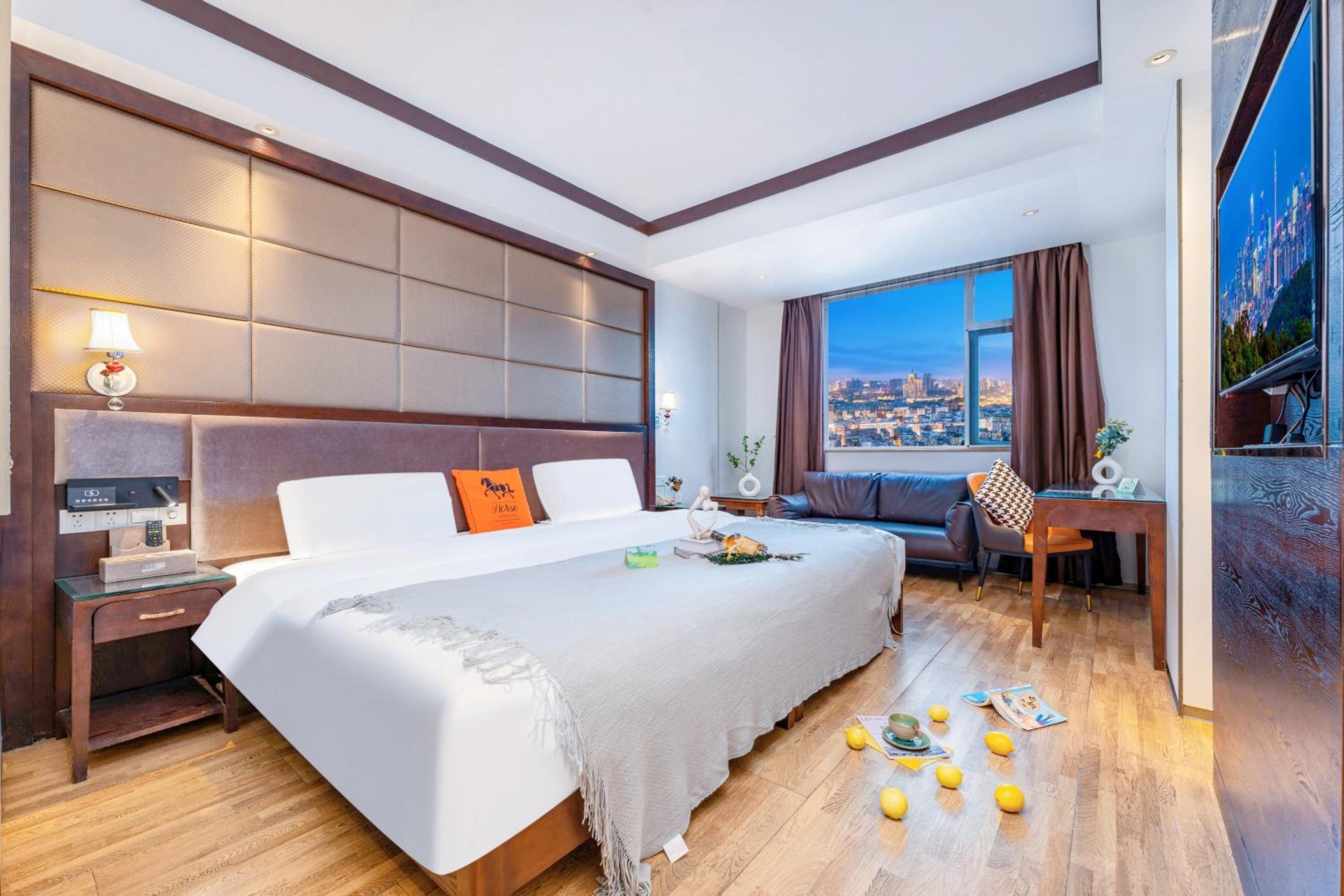 Deluxe King Room photo 1