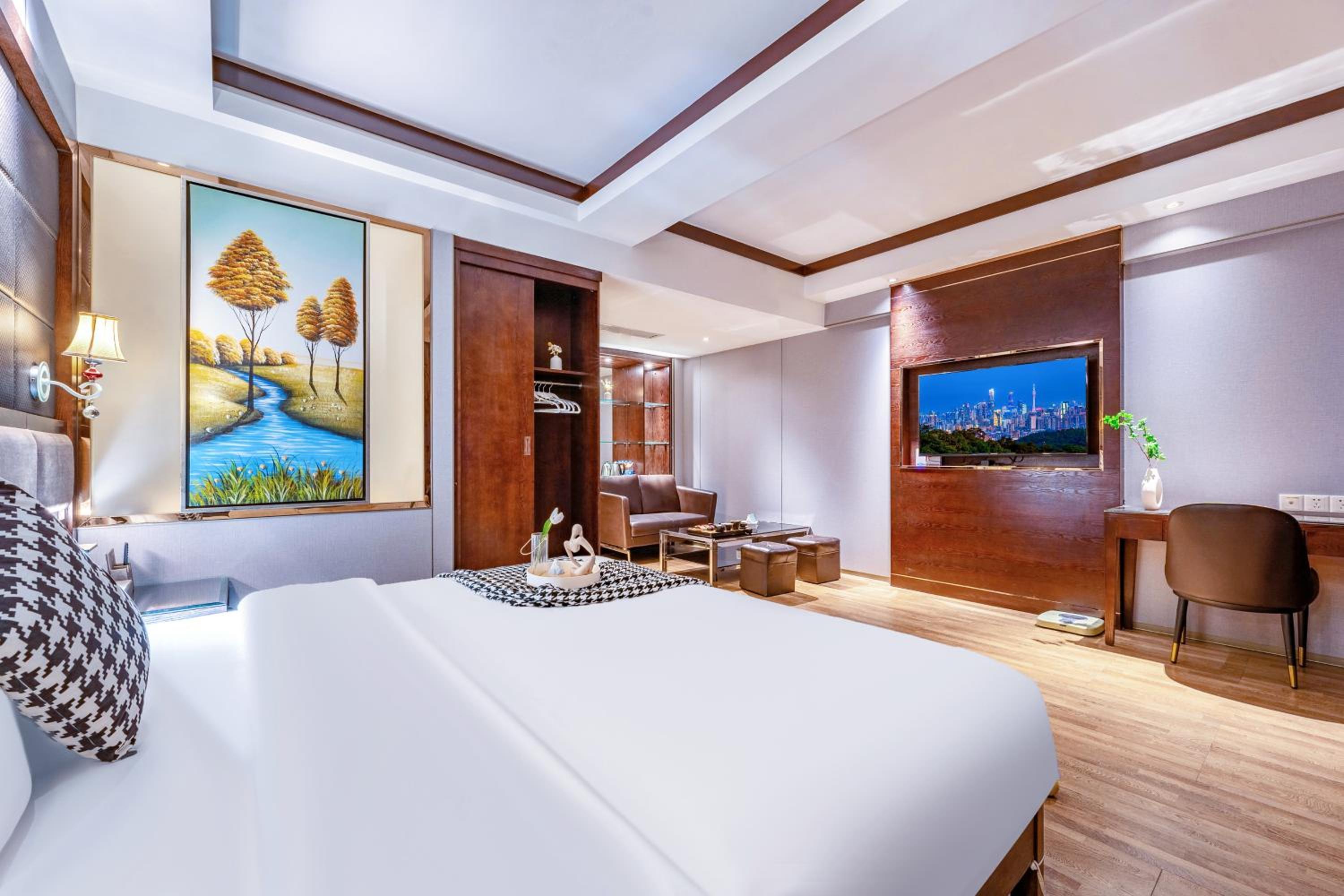 Executive City View Queen Room photo 2