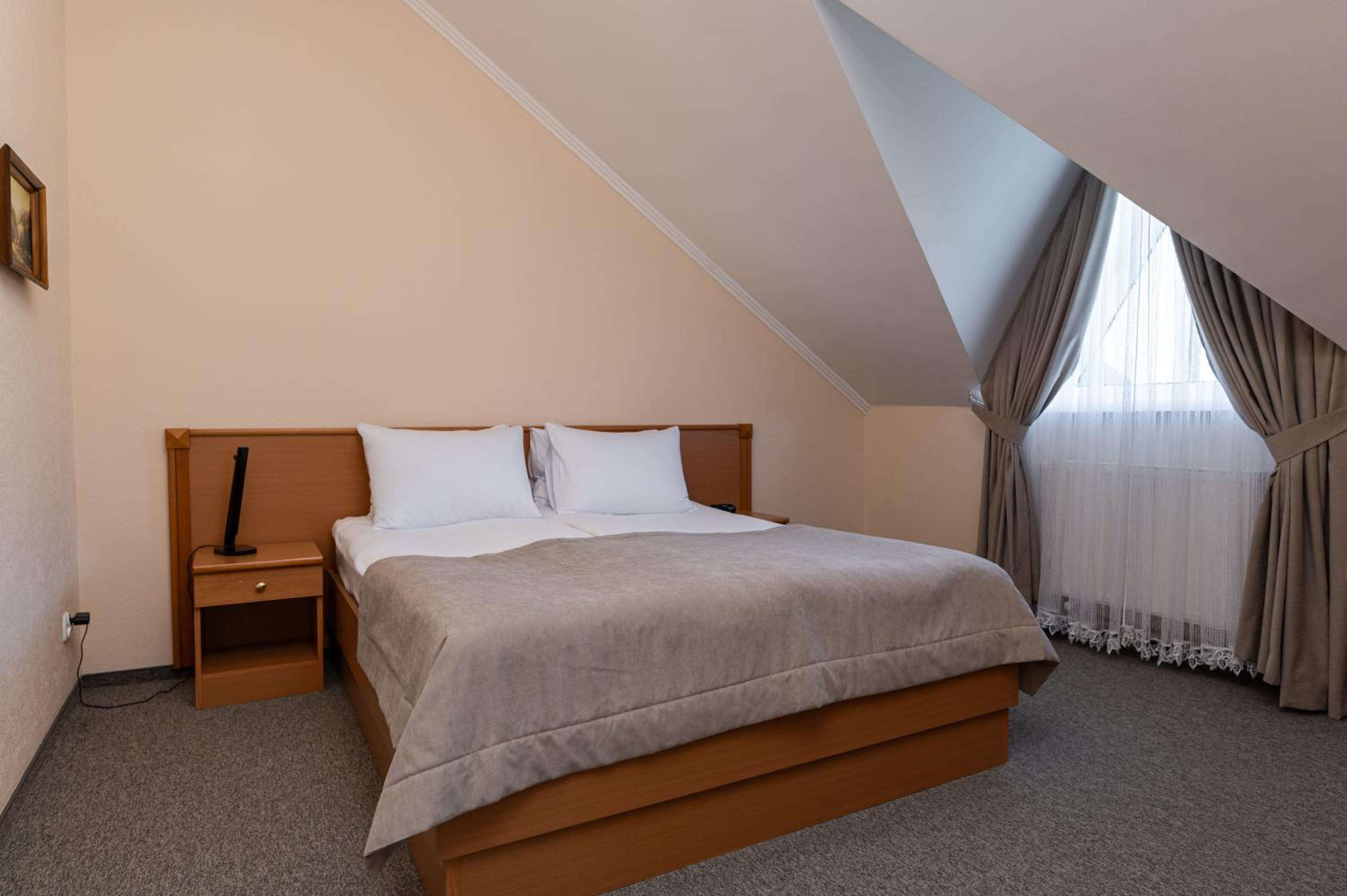 Suite - Attic photo 1
