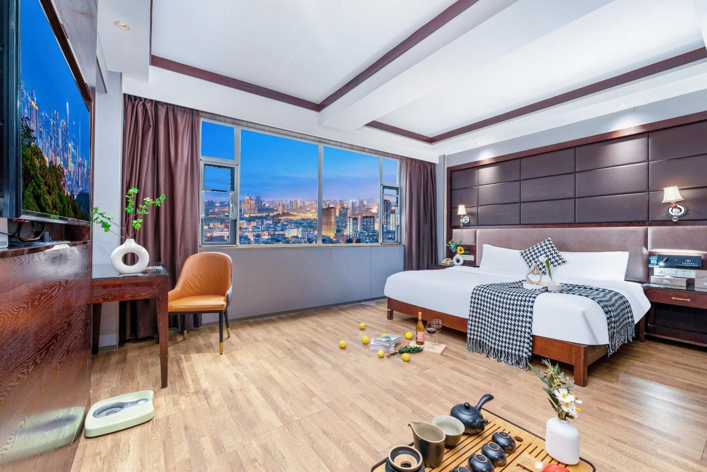 Executive City View Queen Room photo 1