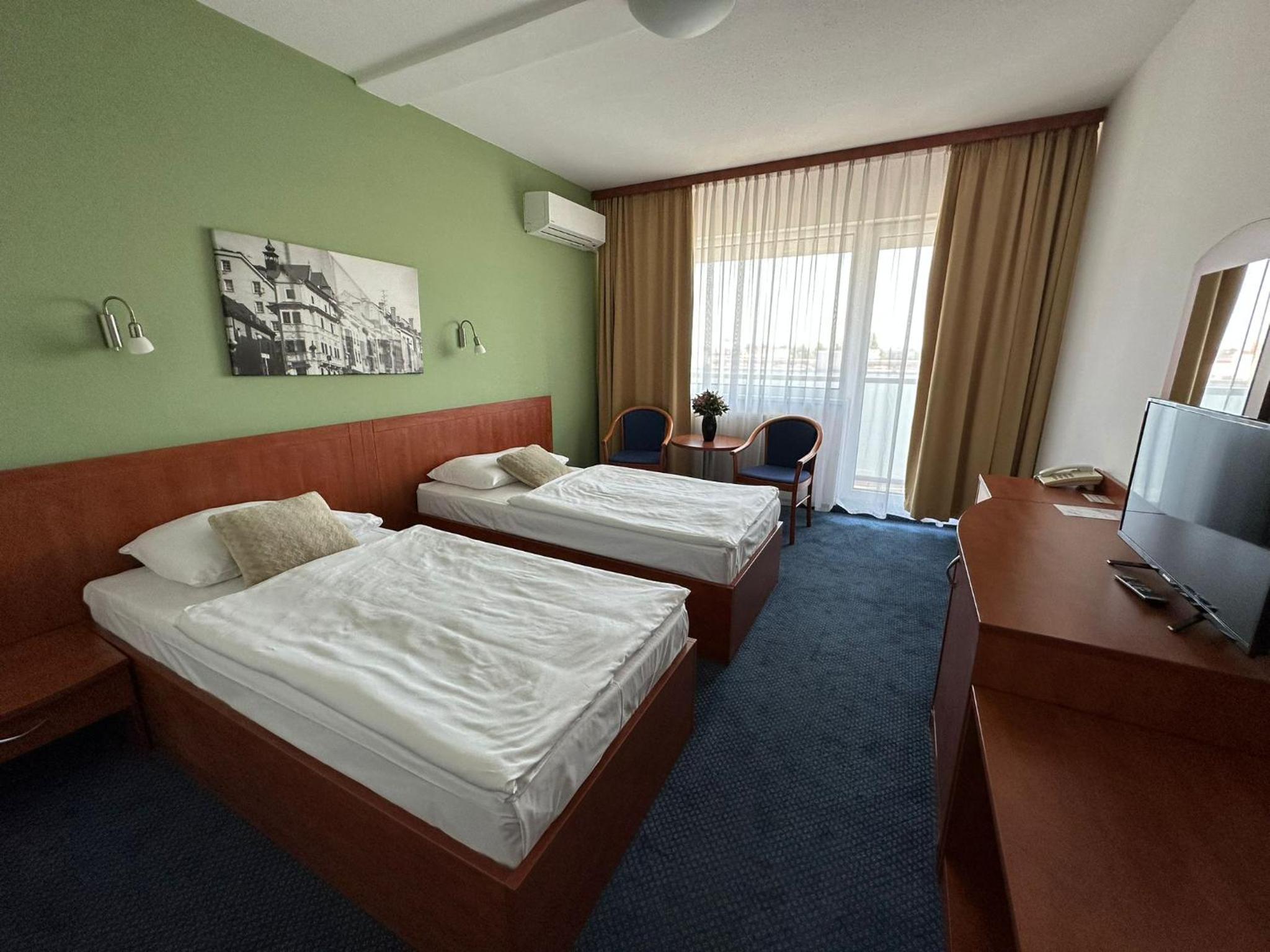 Standard Twin Room - Photo 4