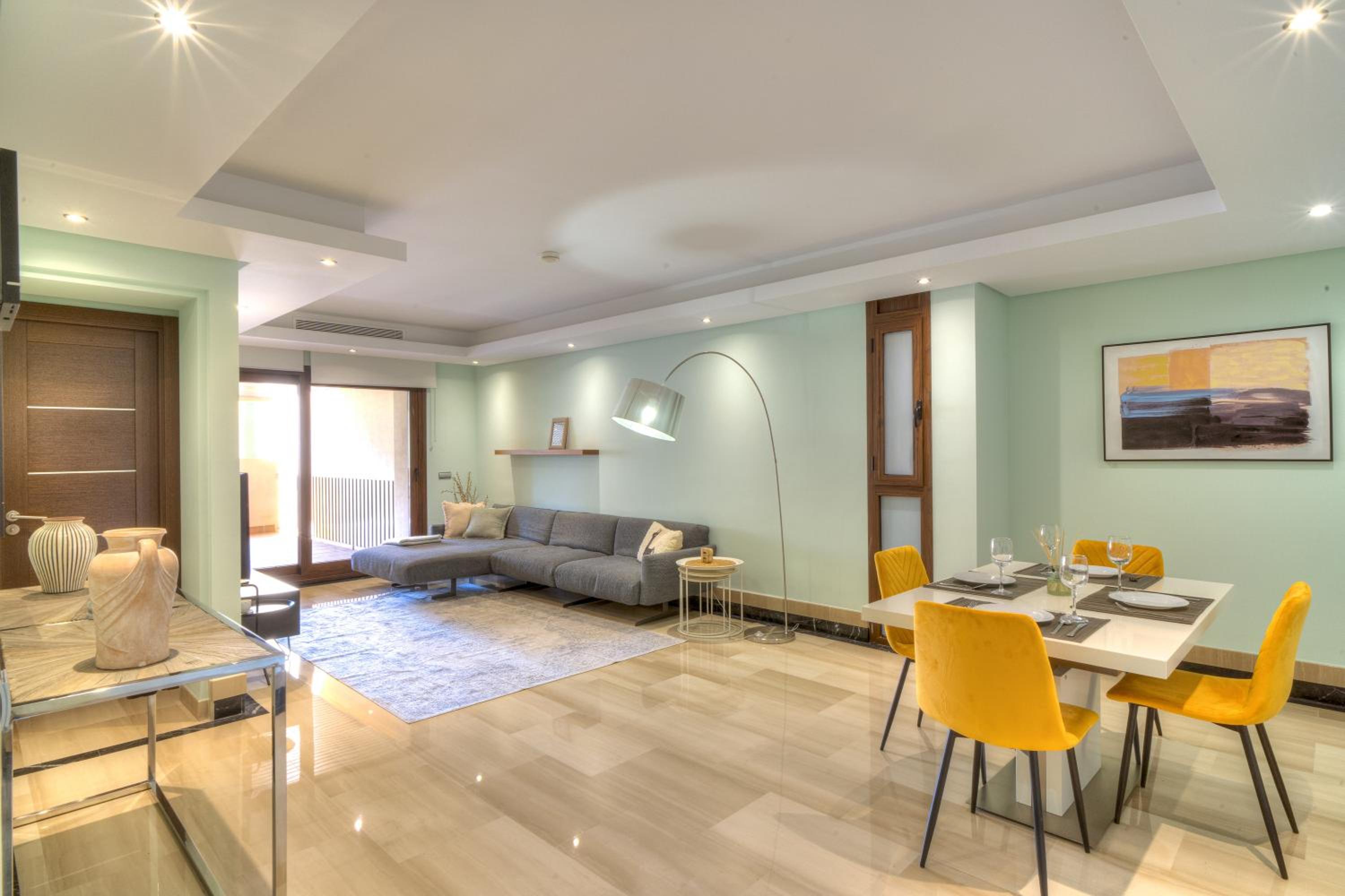 Apartamento de un dormitorio superior con balcón