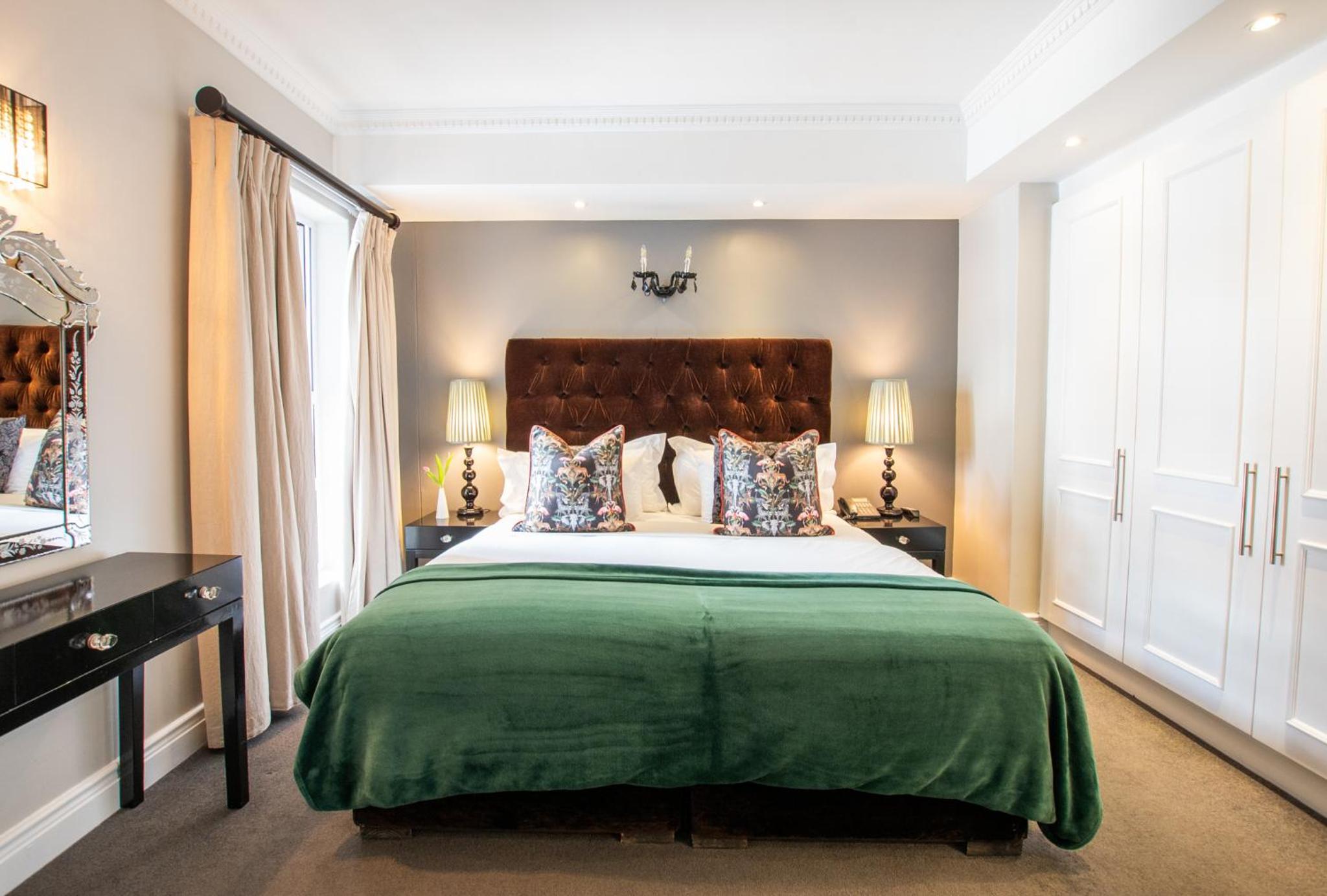One Bedroom Apartment with Terrace and Partial Sea Views - Photo 13