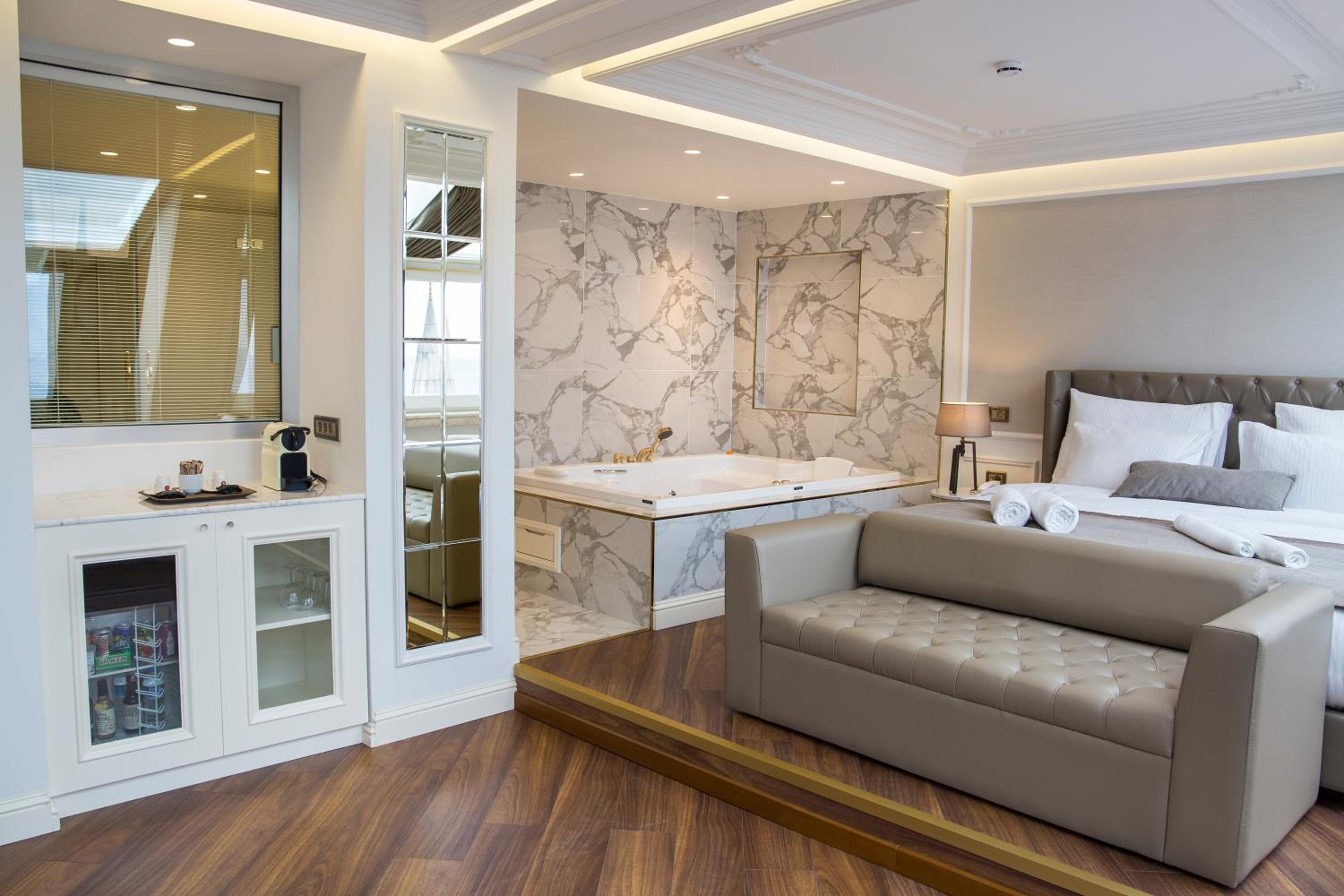 King Suite with Sea View photo 1