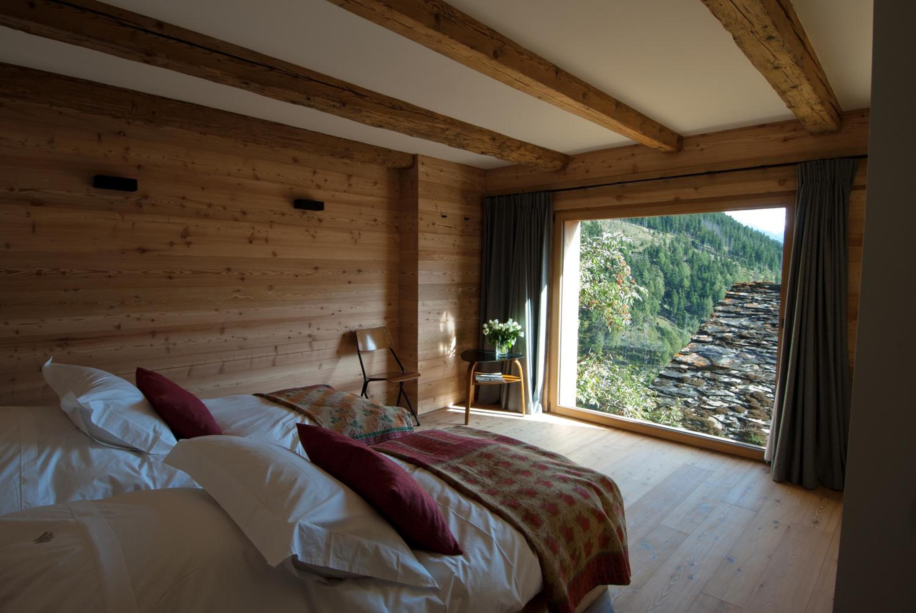 Chalet (8 Adults)