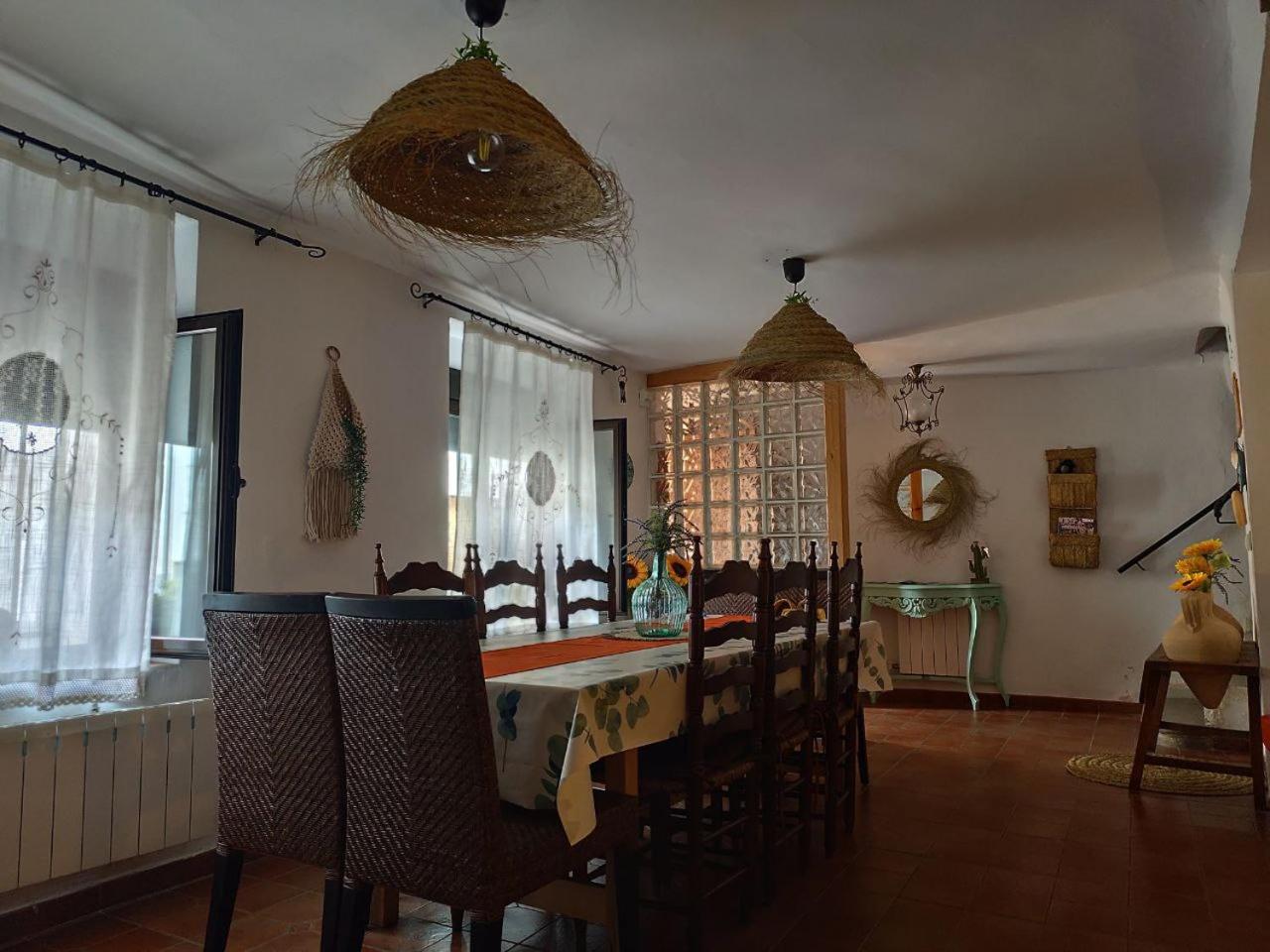 Five-Bedroom House photo 3