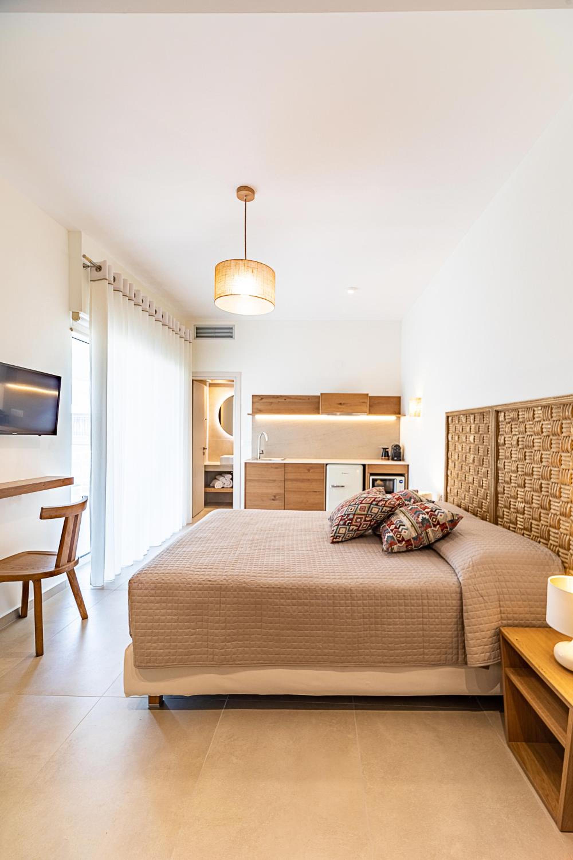 Superior Suite with Side Sea View