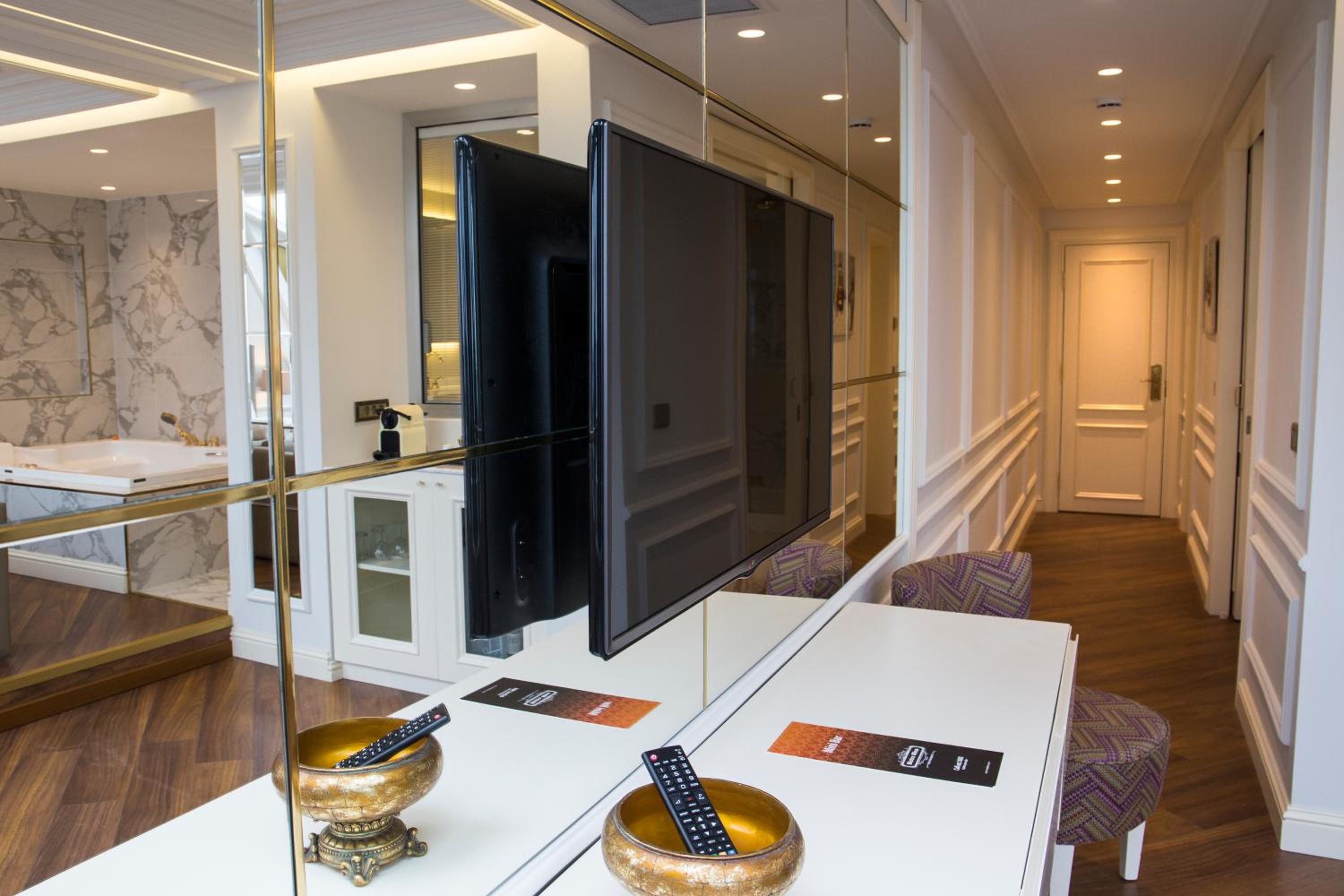 King Suite with Sea View photo 2