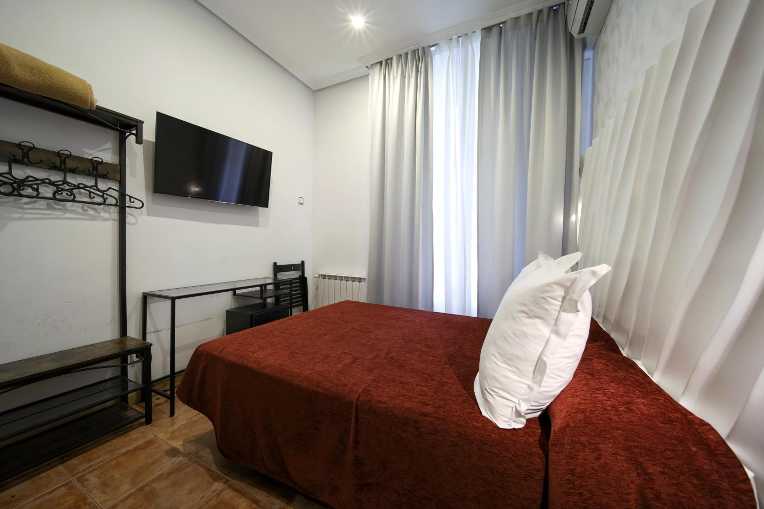 Economy Double Room photo 3