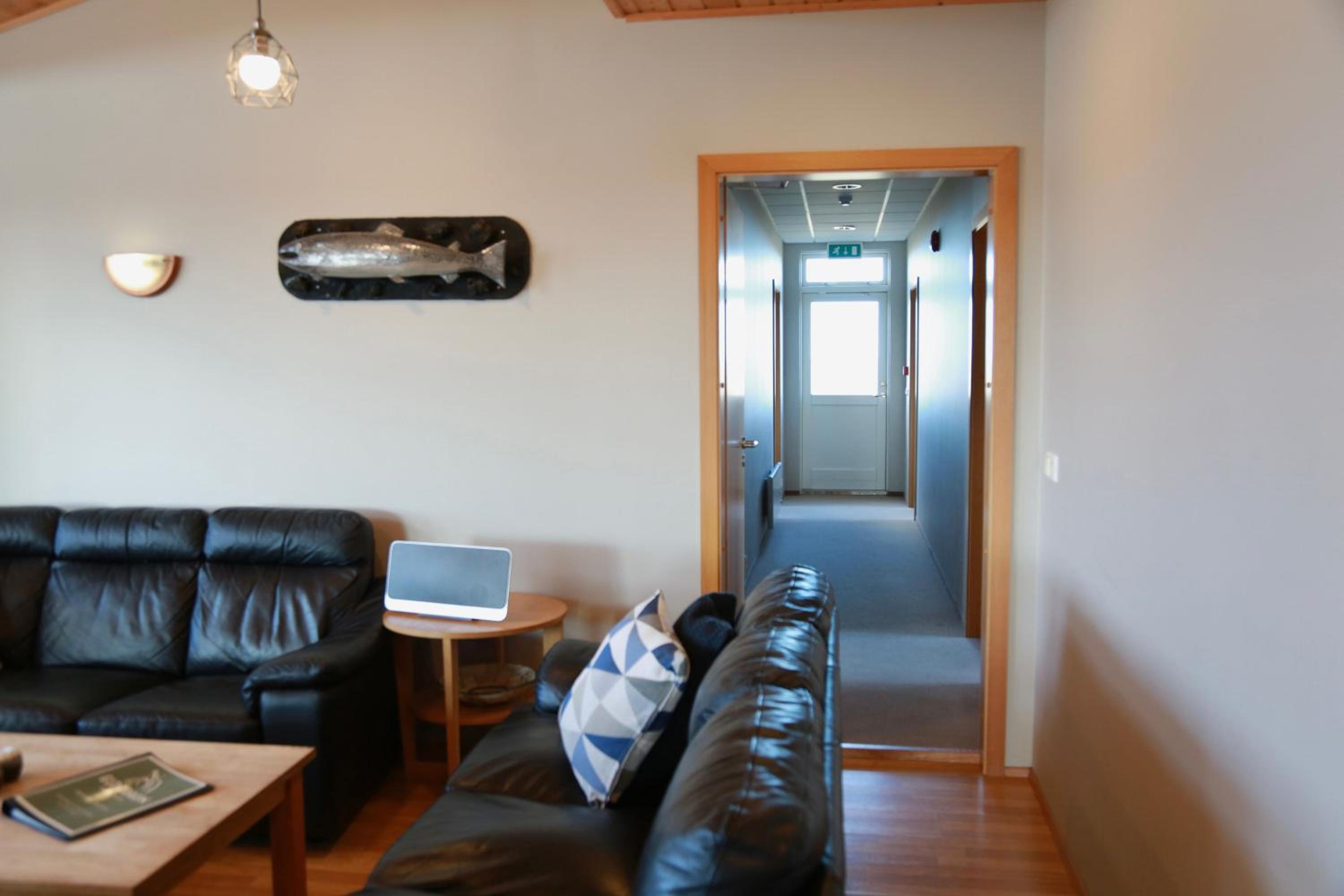 Eight-Bedroom House photo 2