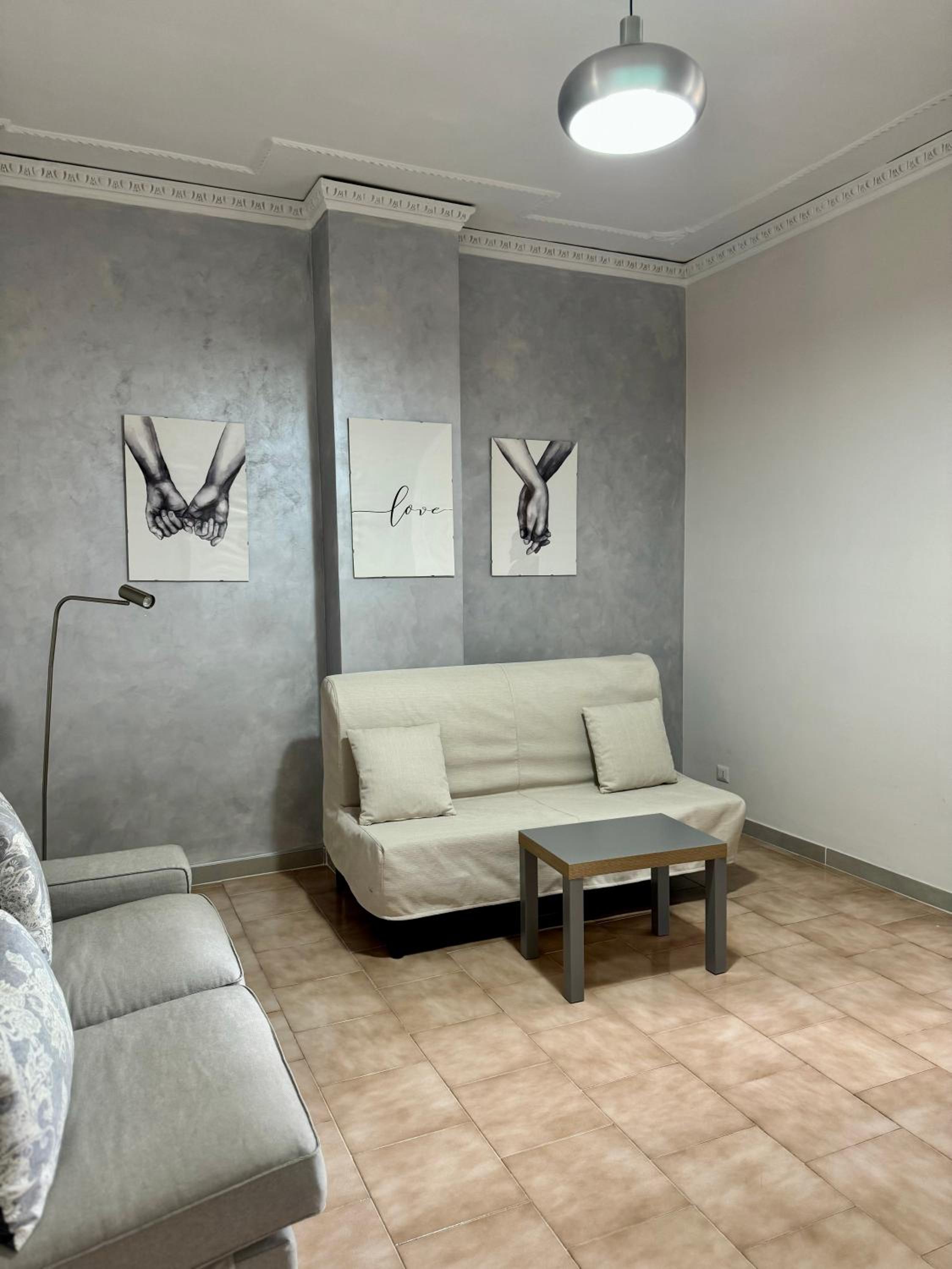 One-Bedroom Apartment photo 2