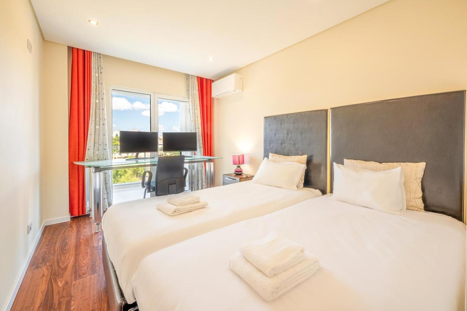Apartment With Sea View photo 2