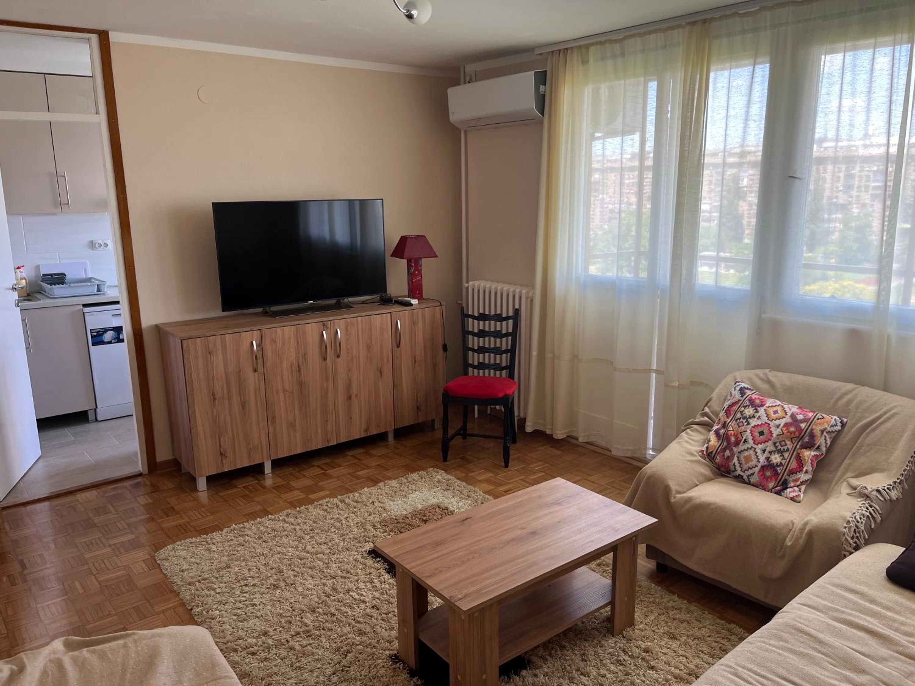 One-Bedroom Apartment photo 1
