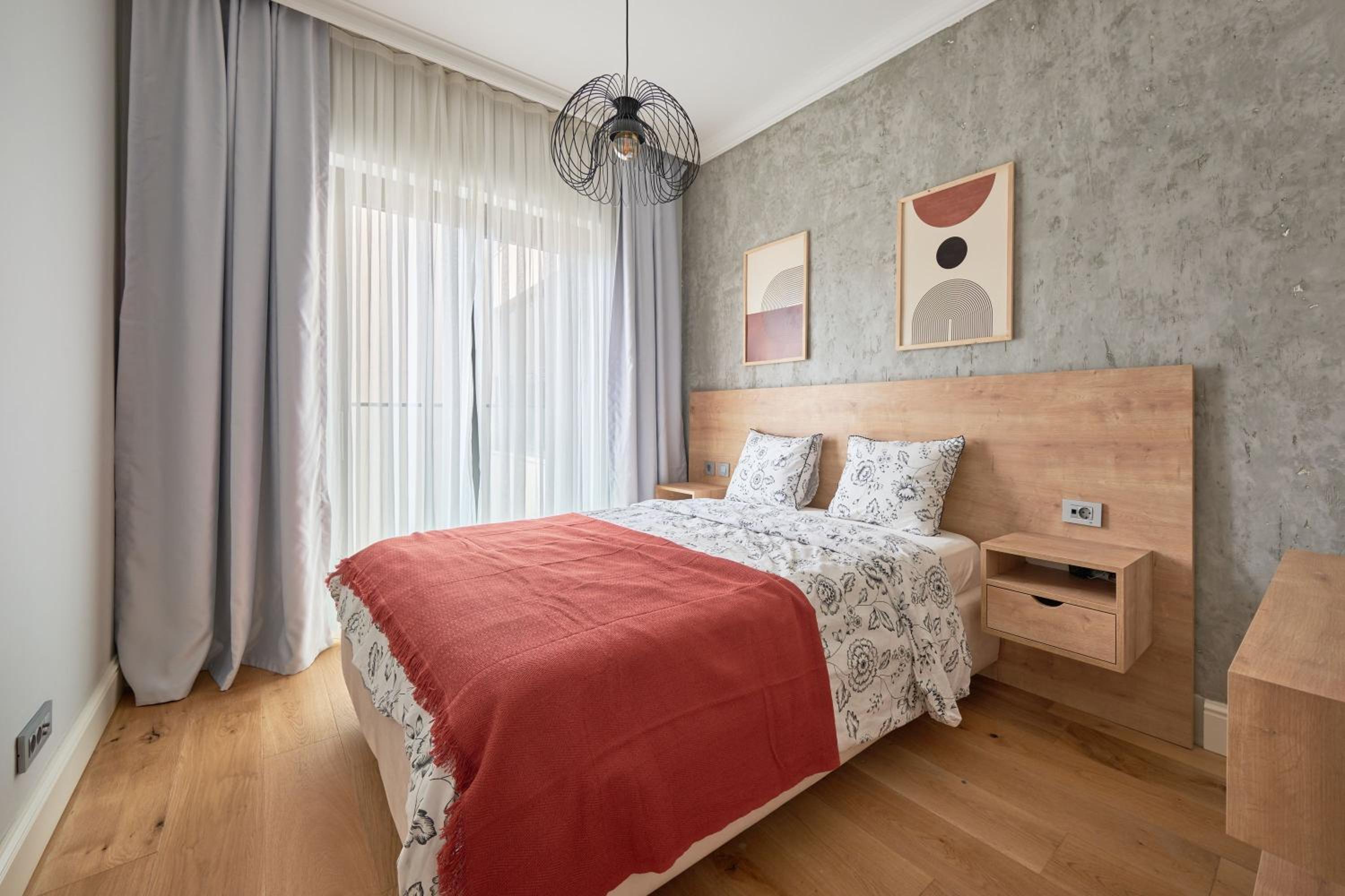 One-Bedroom Apartment with City View photo 2