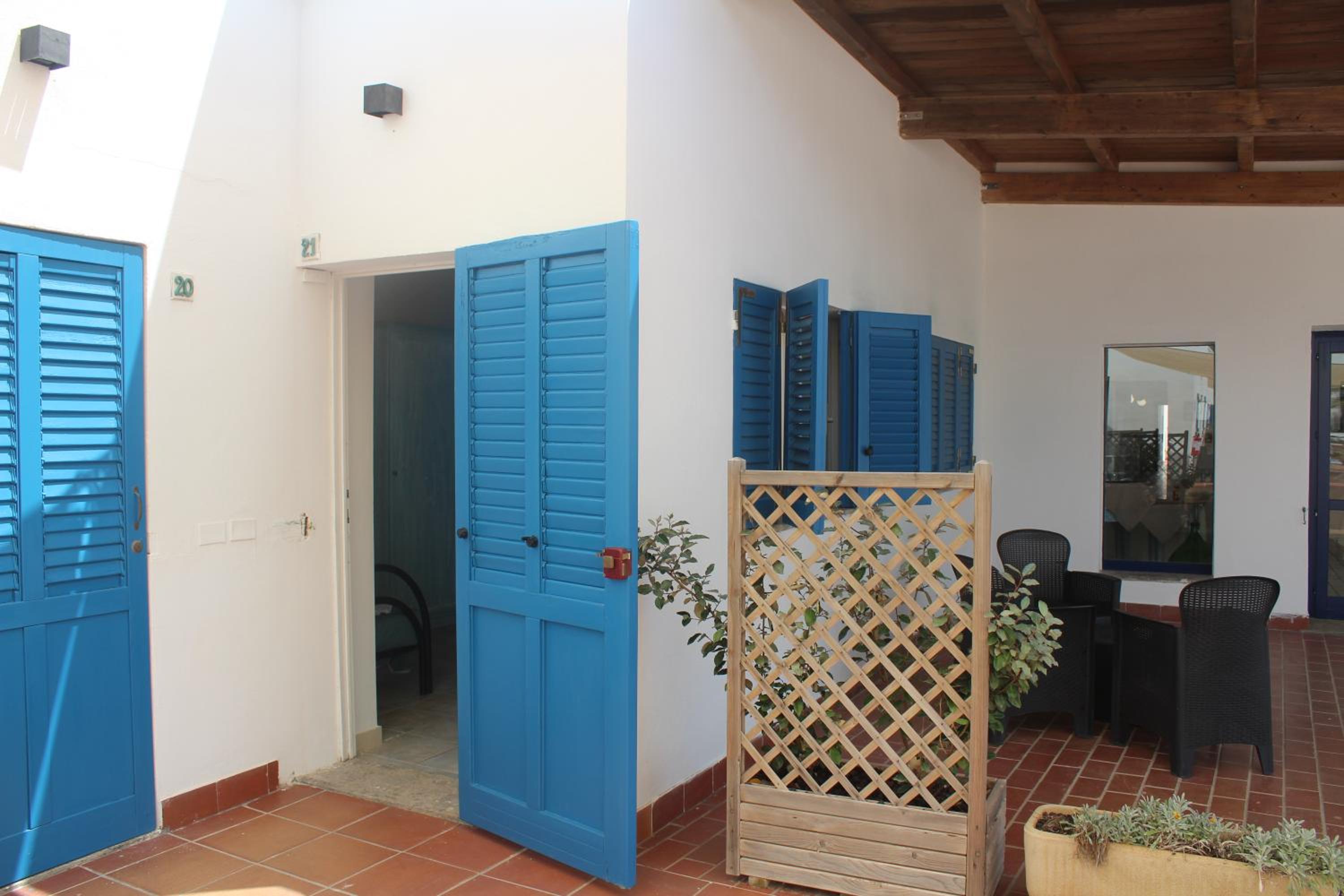 Triple Room with Sea View - Photo 3