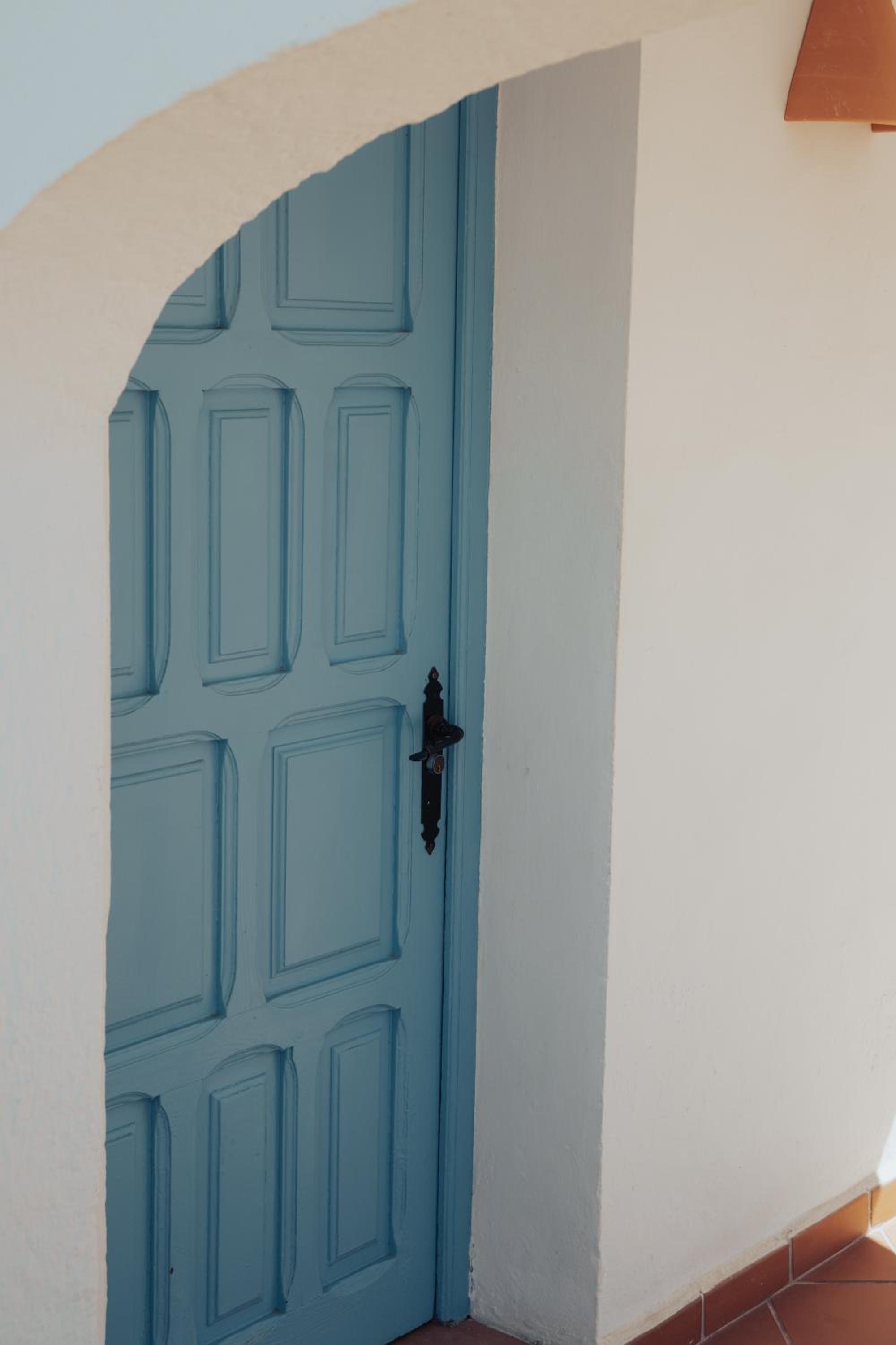 Three-Bedroom Apartment with Terrace - Photo 2