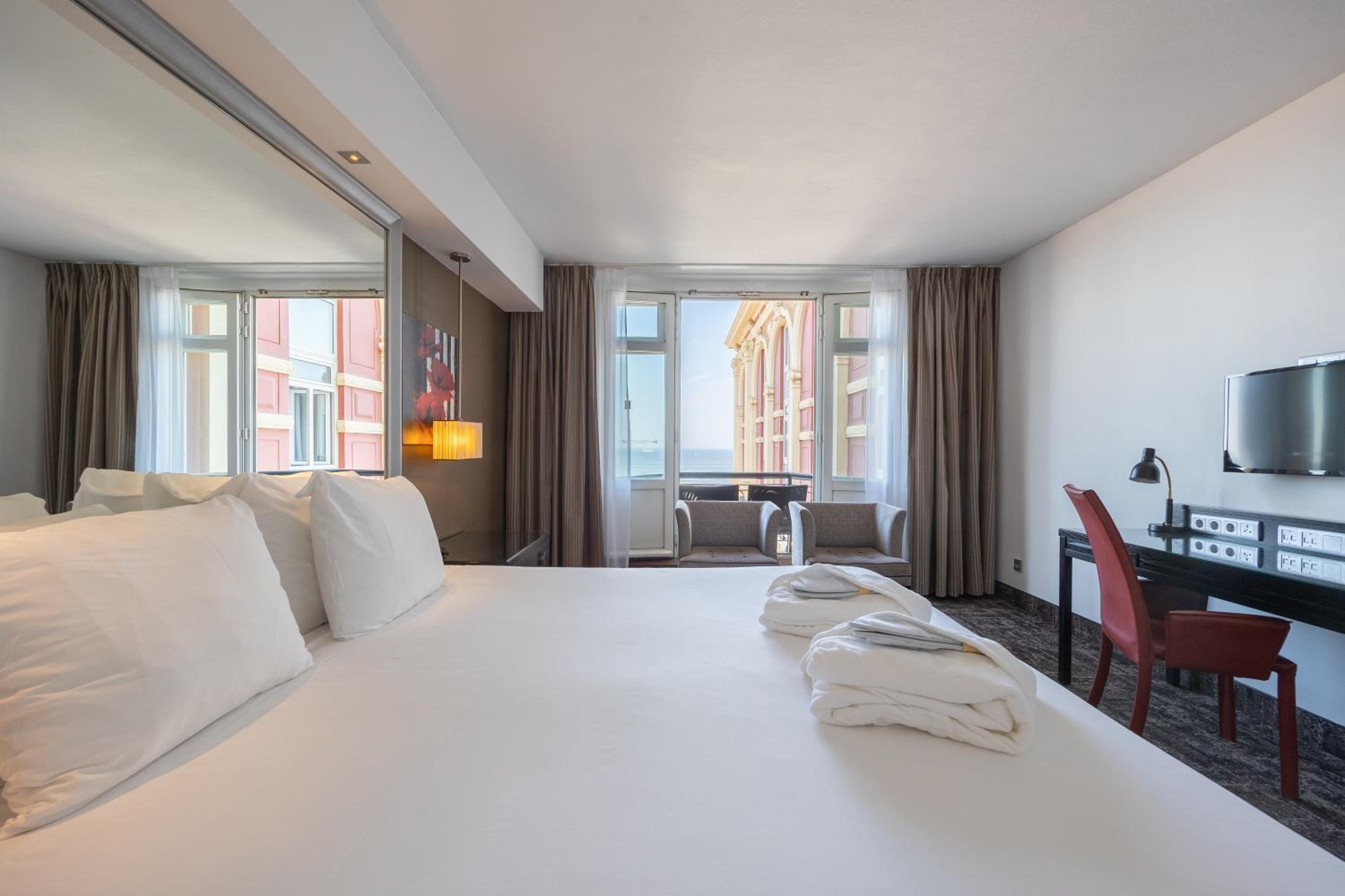 Superior Double Room with Sea View - Photo 6