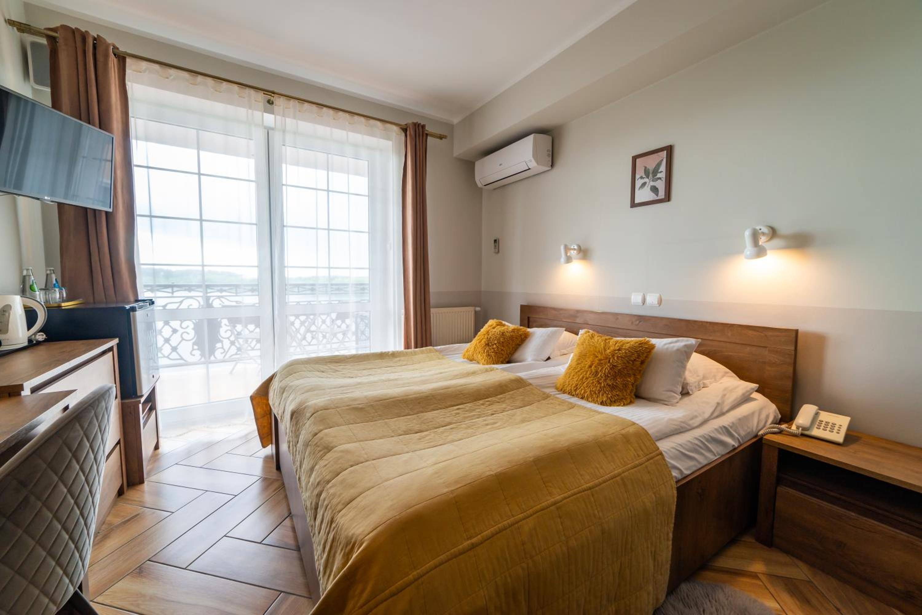 Family Studio with Terrace and Czos Lake View photo 1