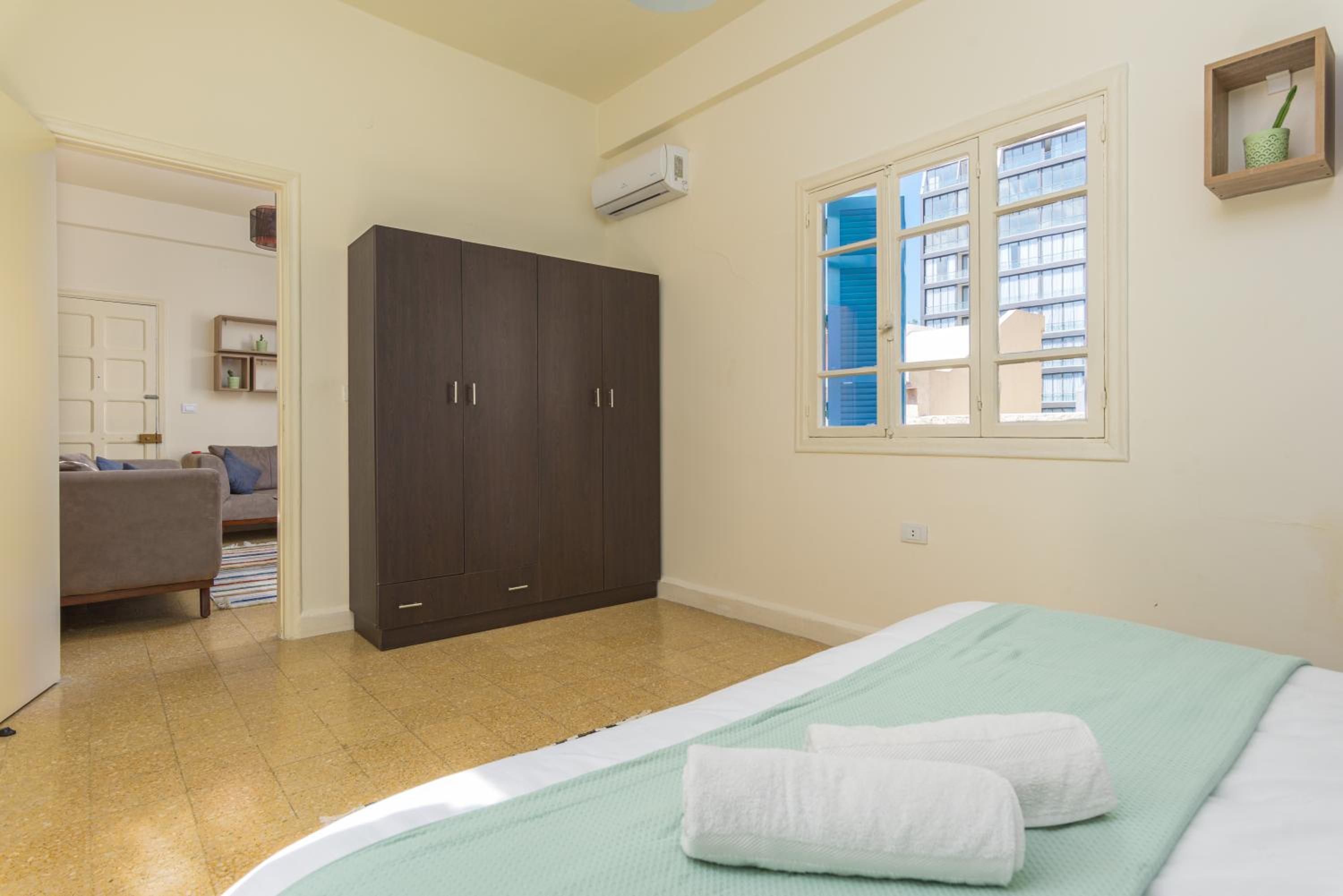 One-Bedroom Apartment photo 2