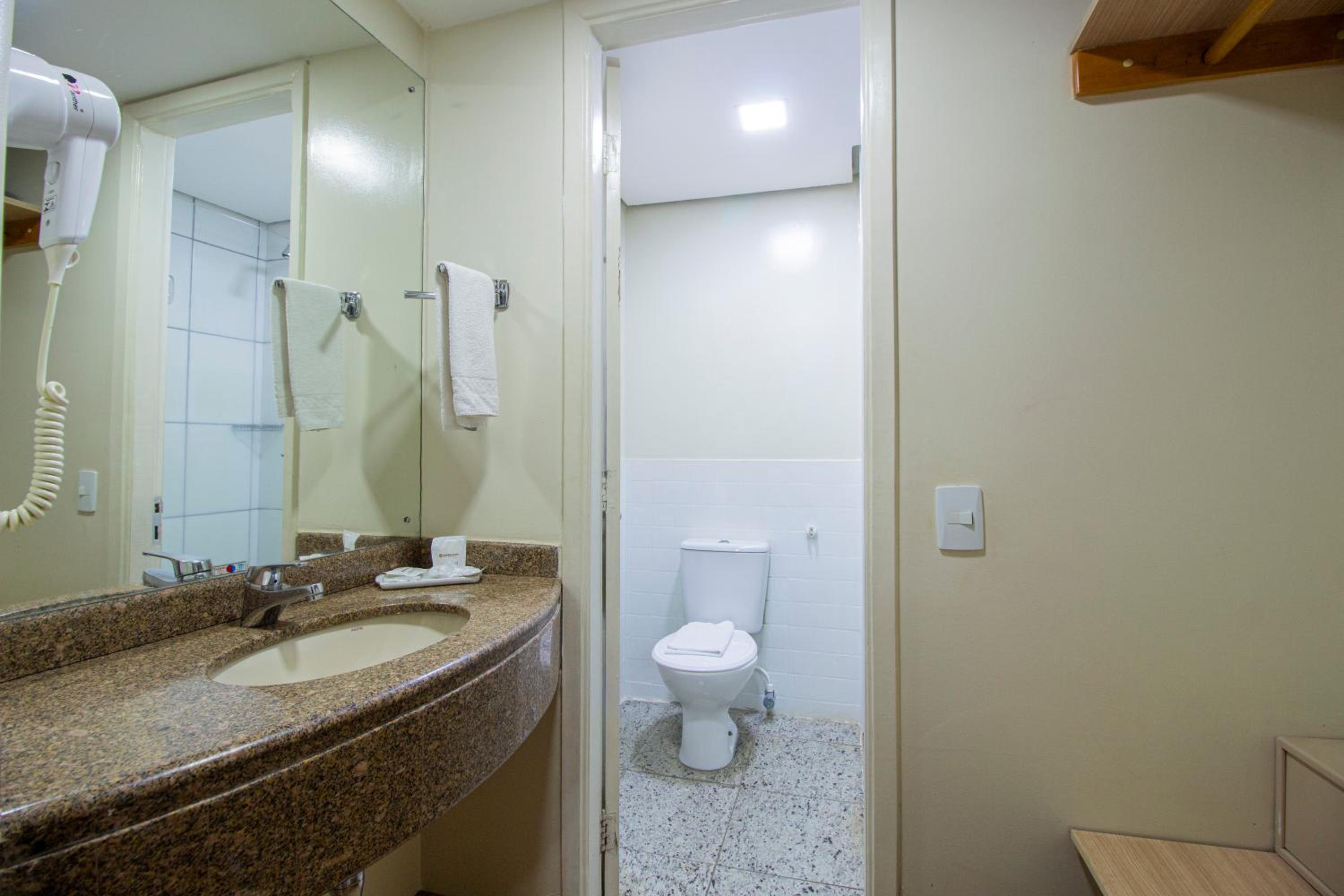 Executive Triple Room with Single Beds photo 3