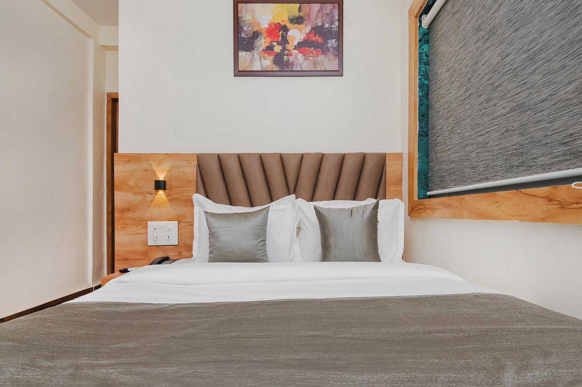 Deluxe Room - Photo 2