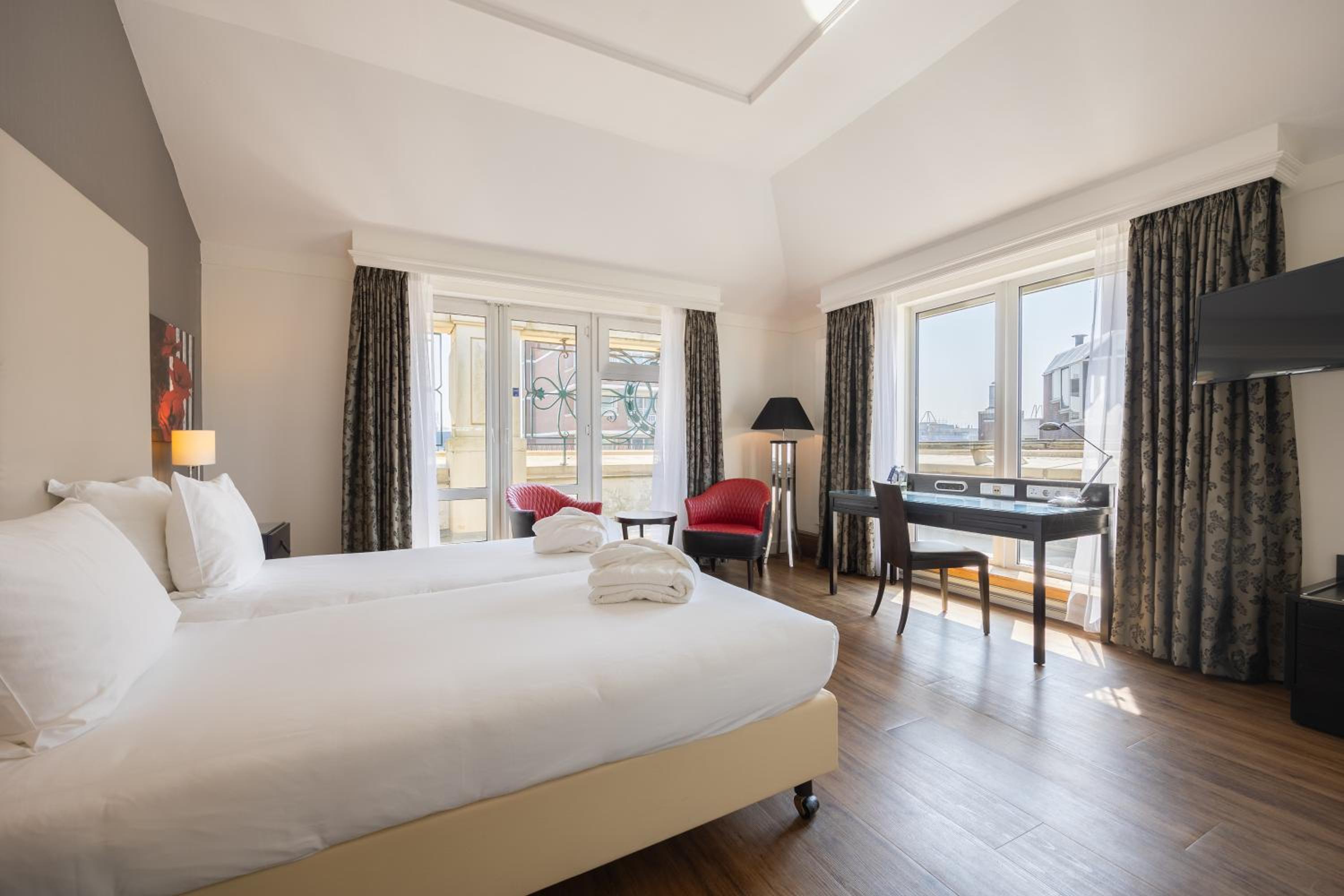 Executive Double Room with Sea View - Photo 3