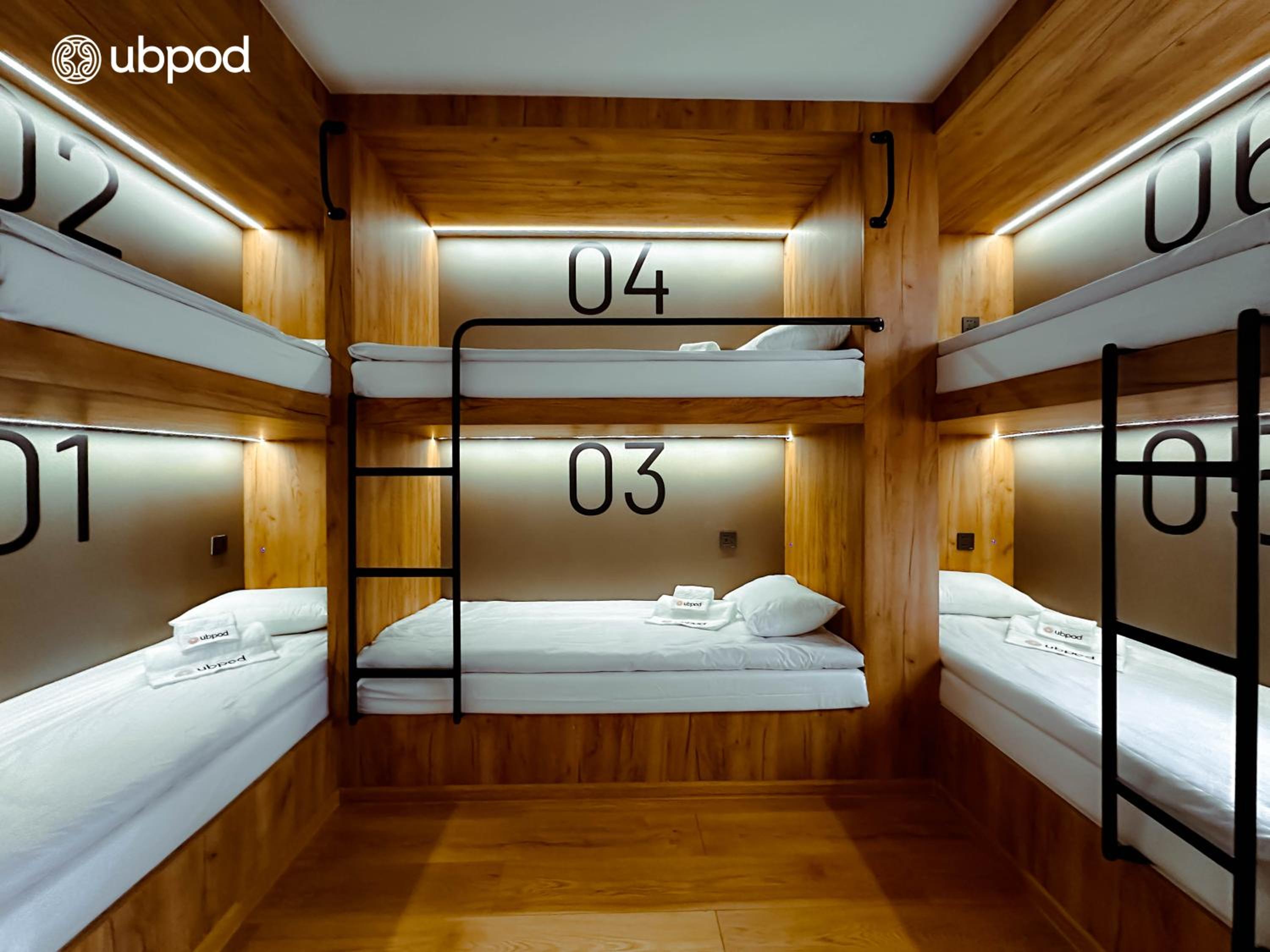 Bed in 8-Bed Dormitory Room photo 1