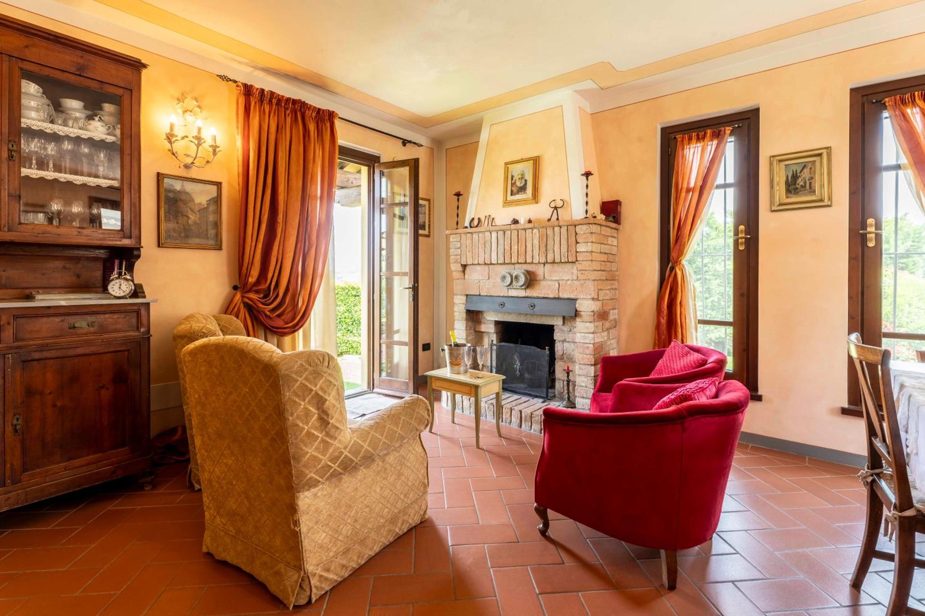 Five-Bedroom Villa - Split Level  photo 1