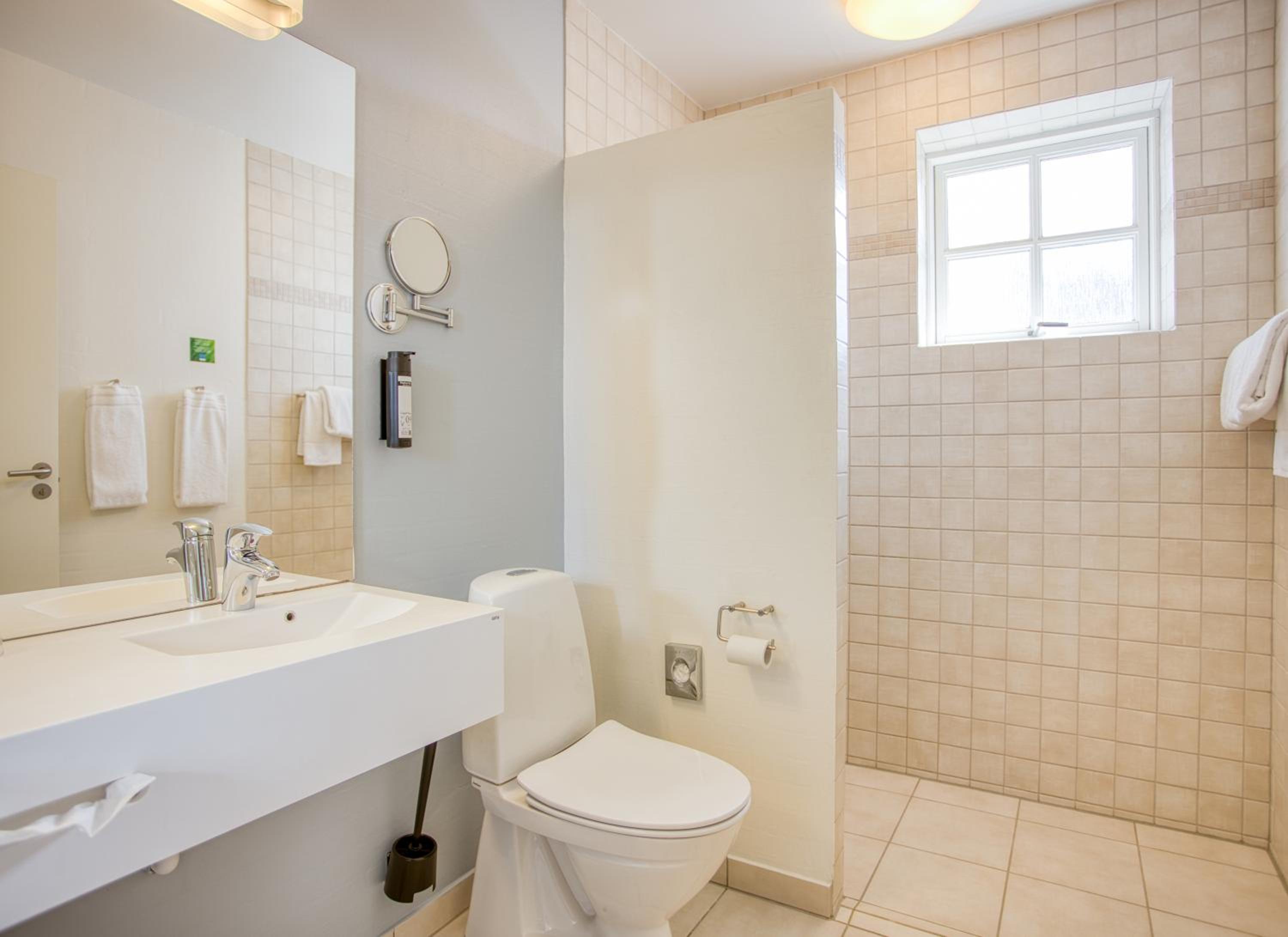 Double or Twin Room - Photo 3