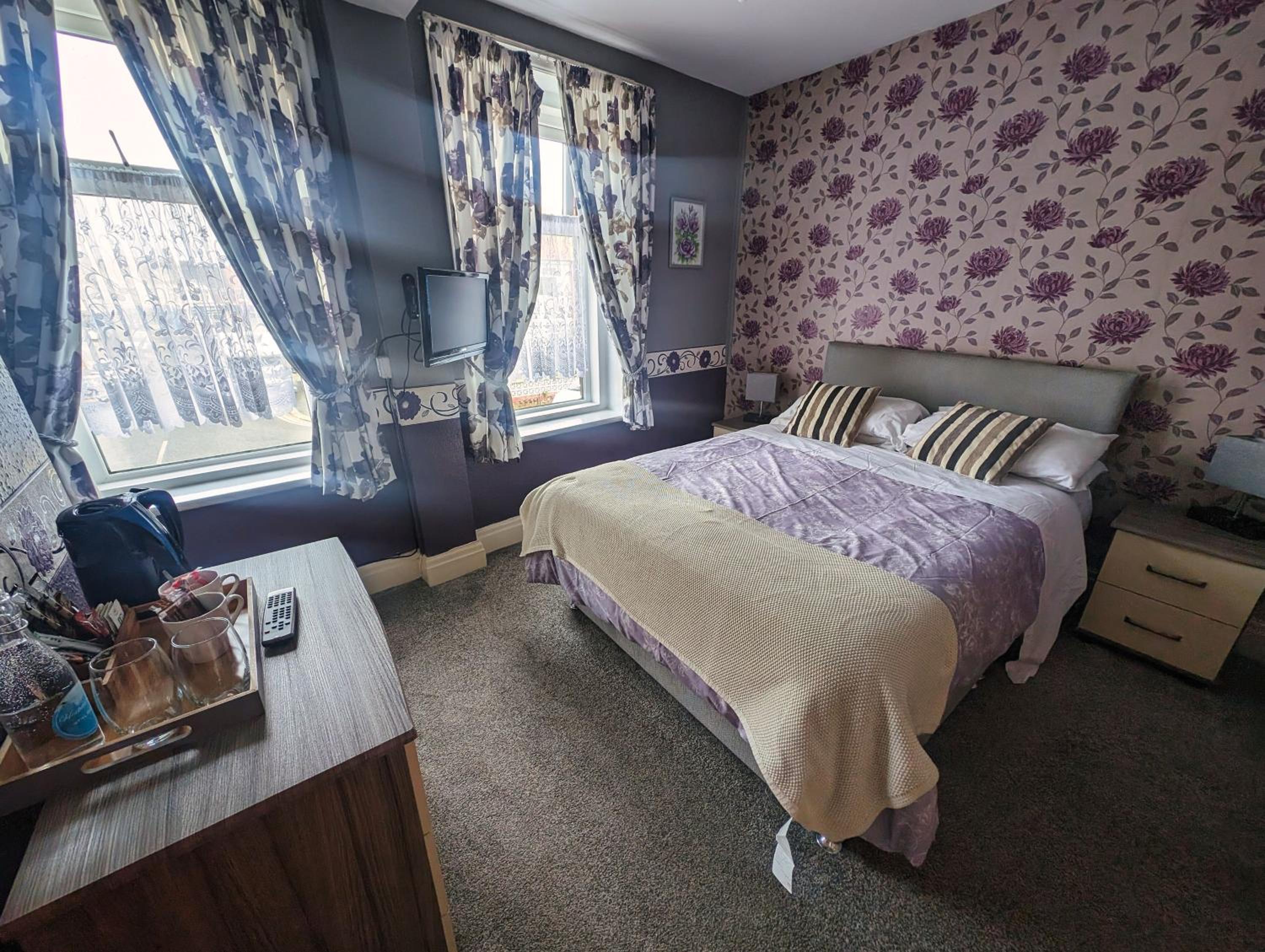 Double Room with Private Bathroom - Photo 12